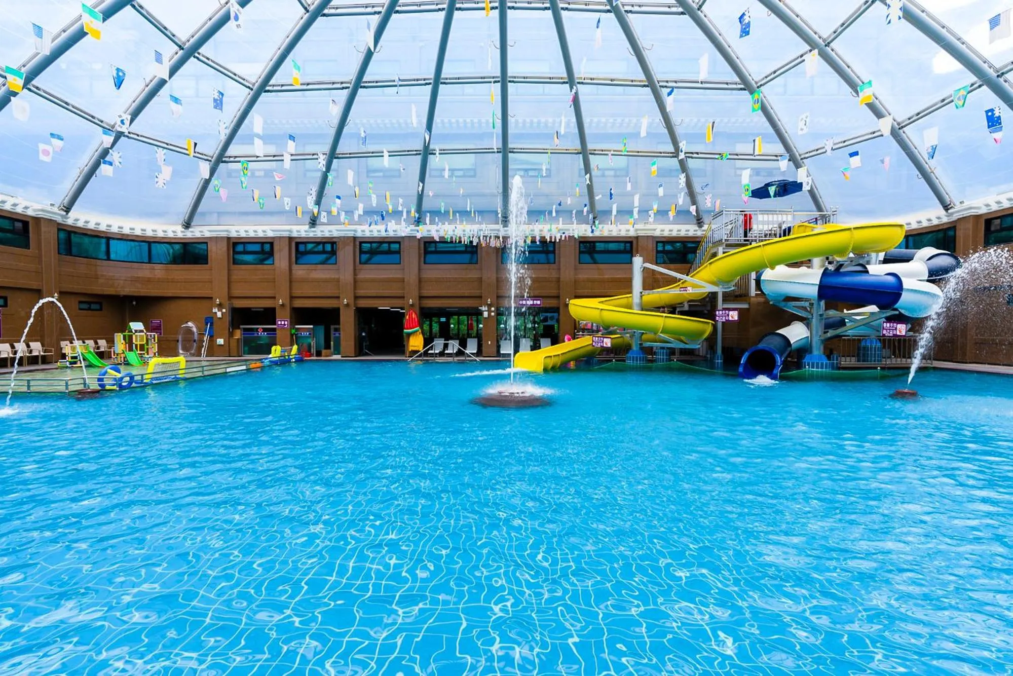 Swimming pool in Taebaek Hotel