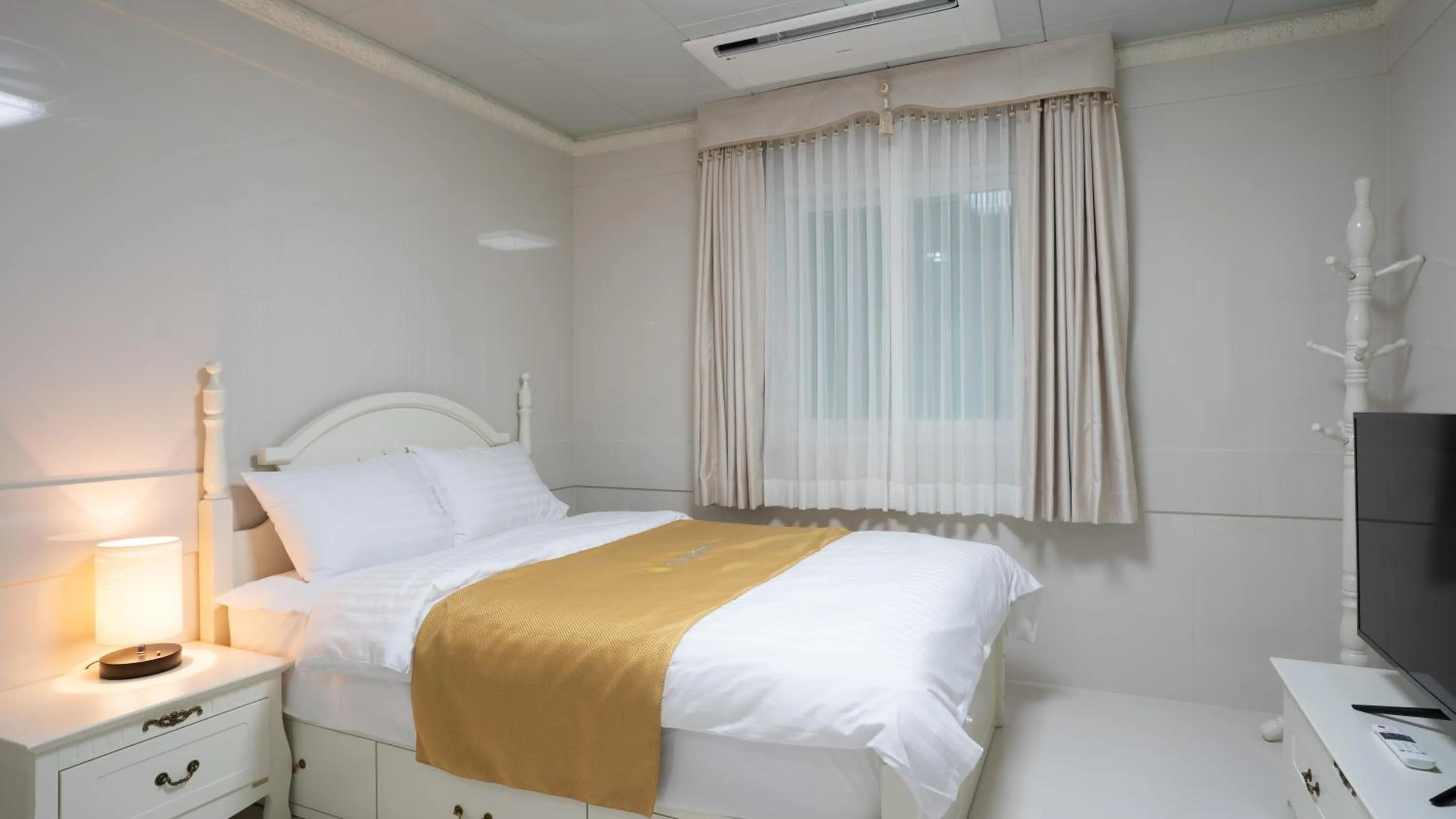 Bed in Taebaek Hotel