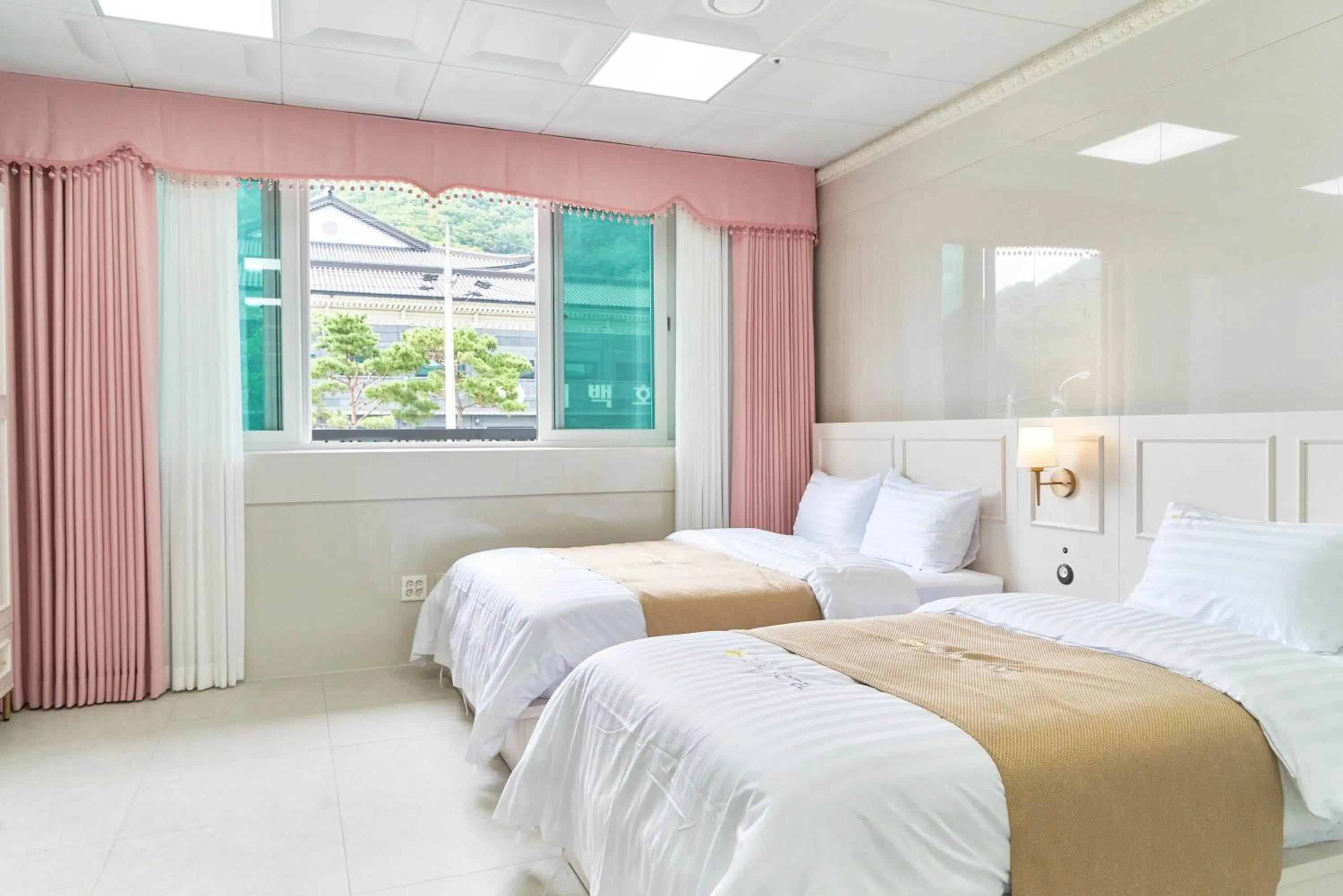 Bed in Taebaek Hotel