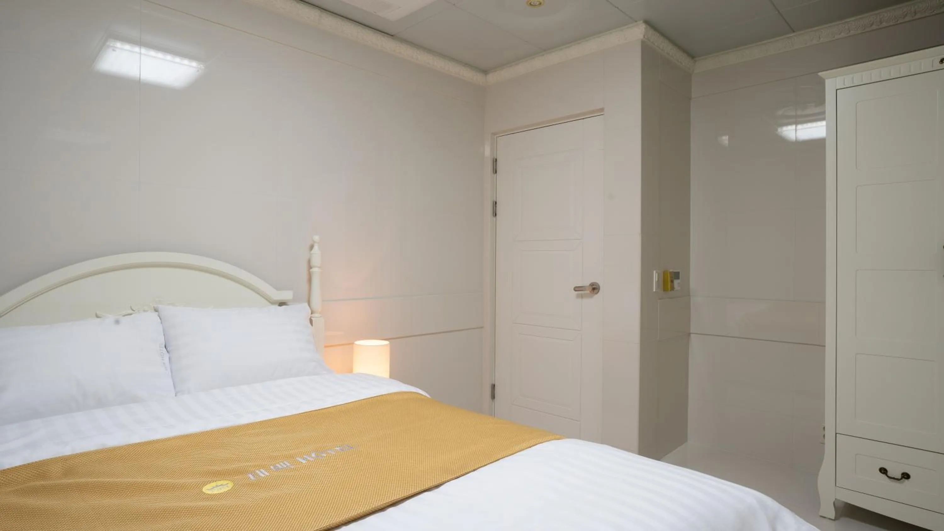 Bed in Taebaek Hotel