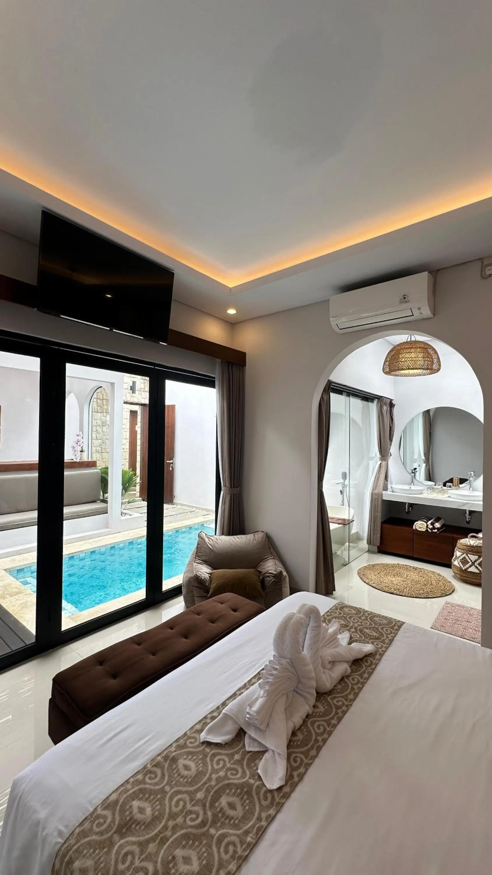 Bedroom, Bed in Maithala Villa & Living