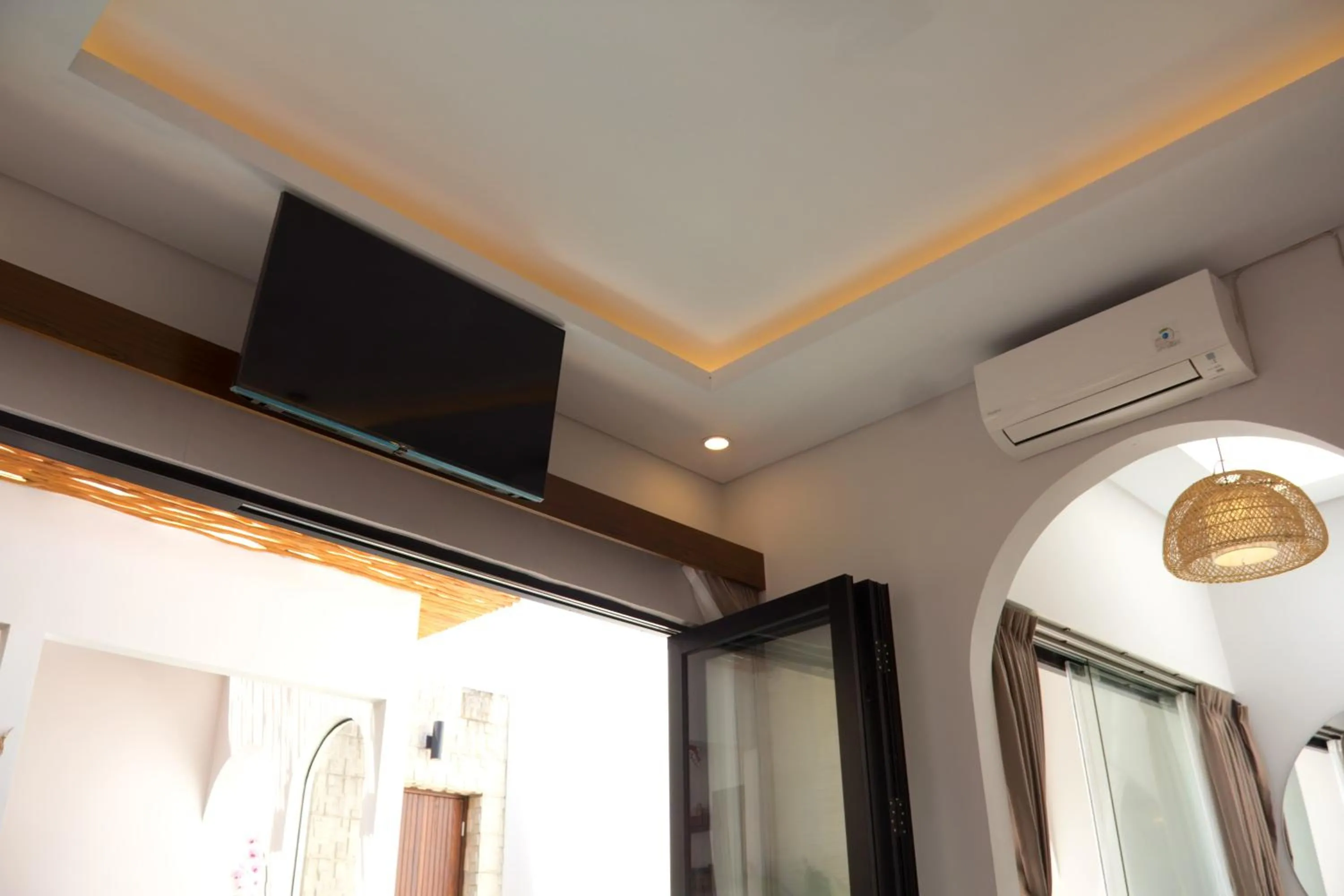 air conditioner in Maithala Villa & Living