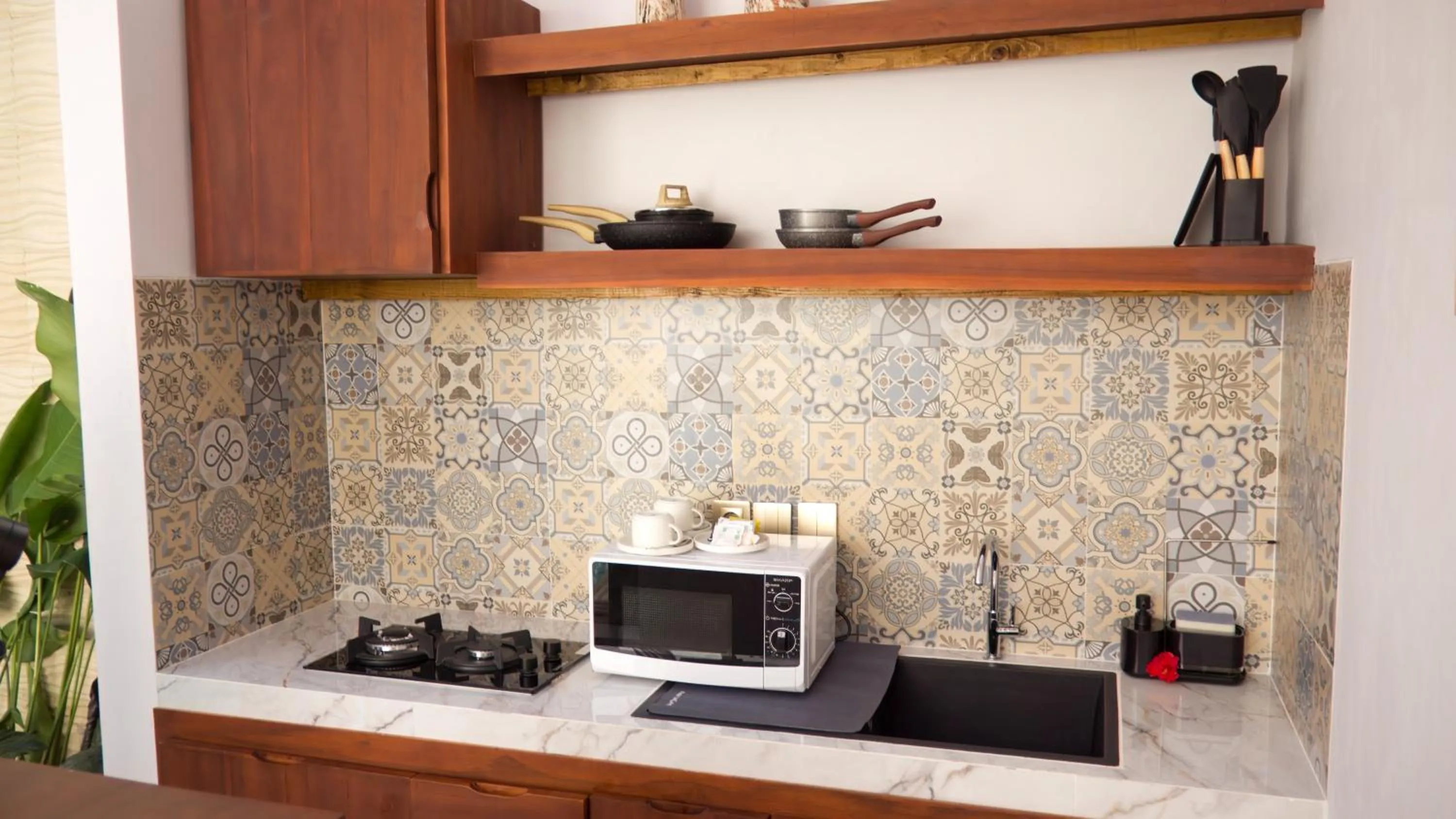 Kitchen or kitchenette in Maithala Villa & Living