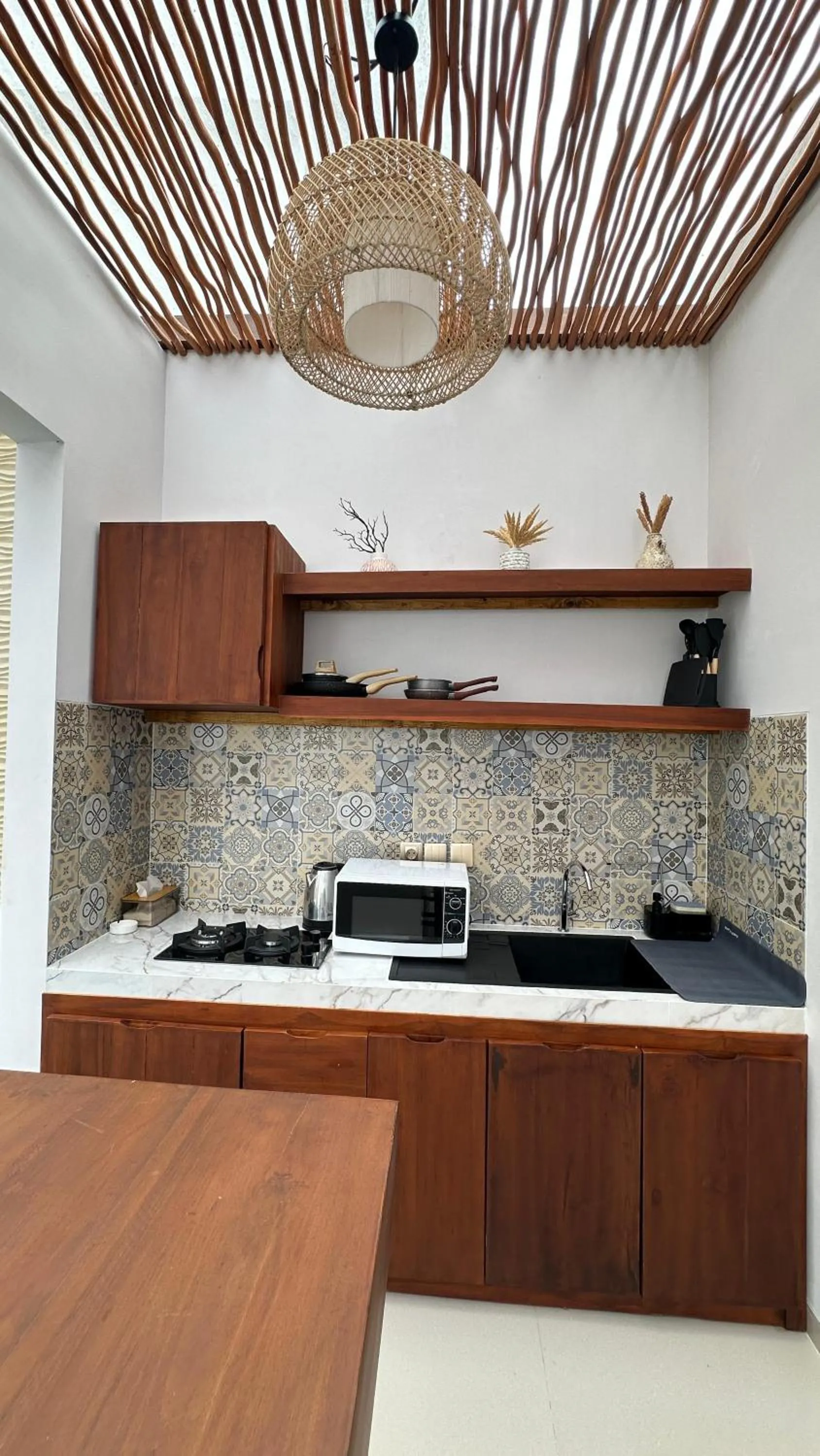 Kitchen or kitchenette in Maithala Villa & Living