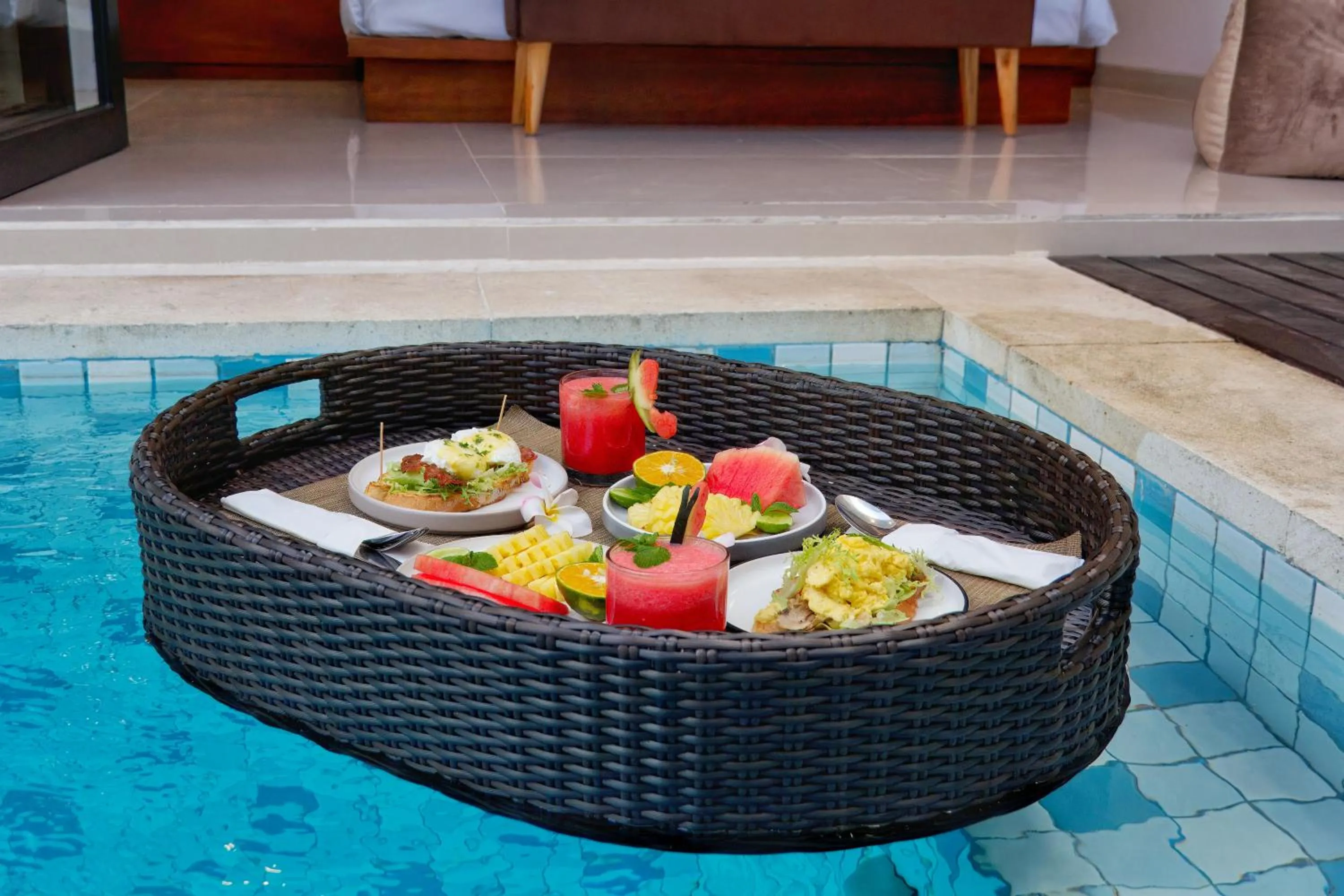 Food and drinks in Maithala Villa & Living