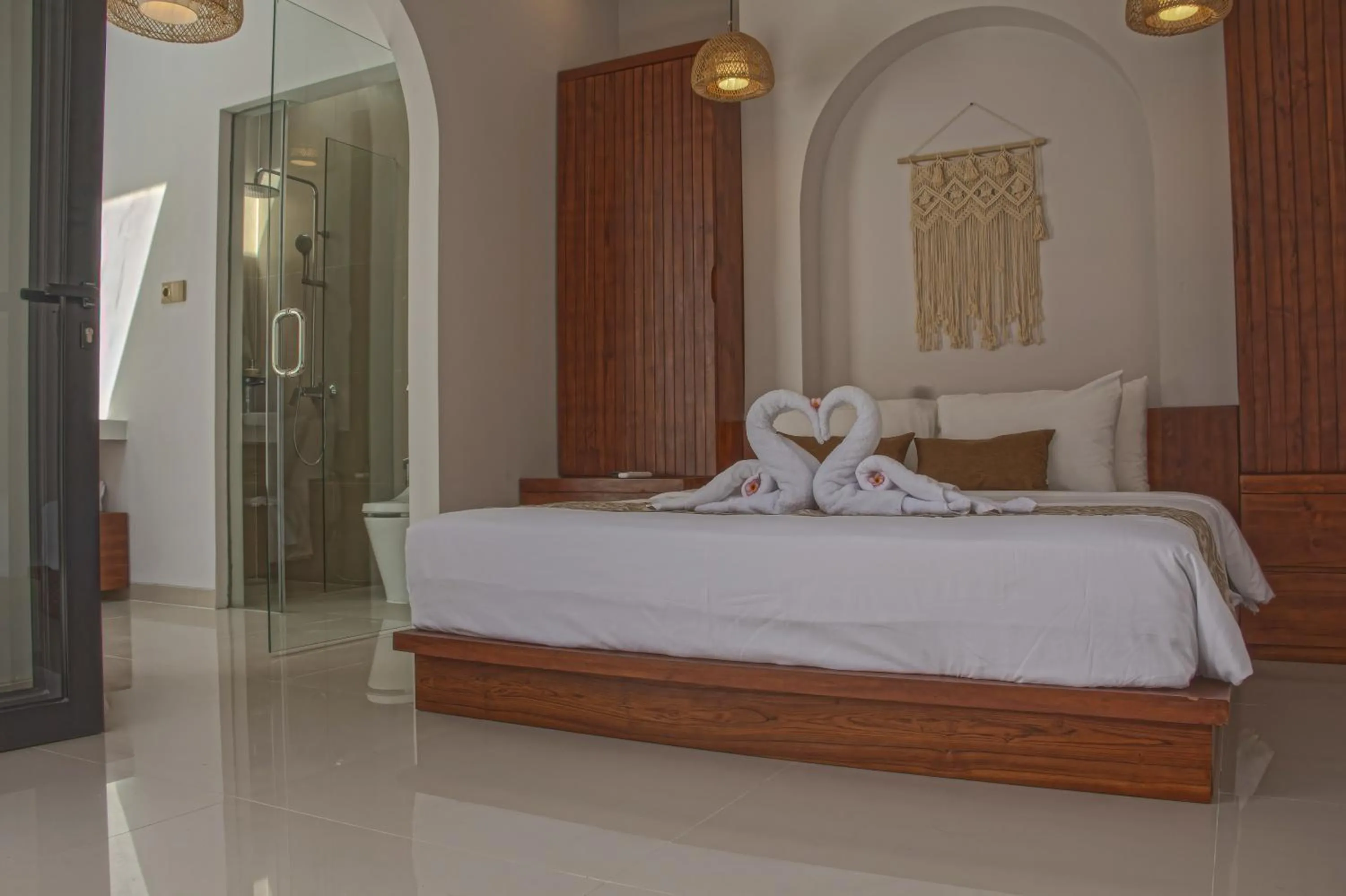 Bed in Maithala Villa & Living