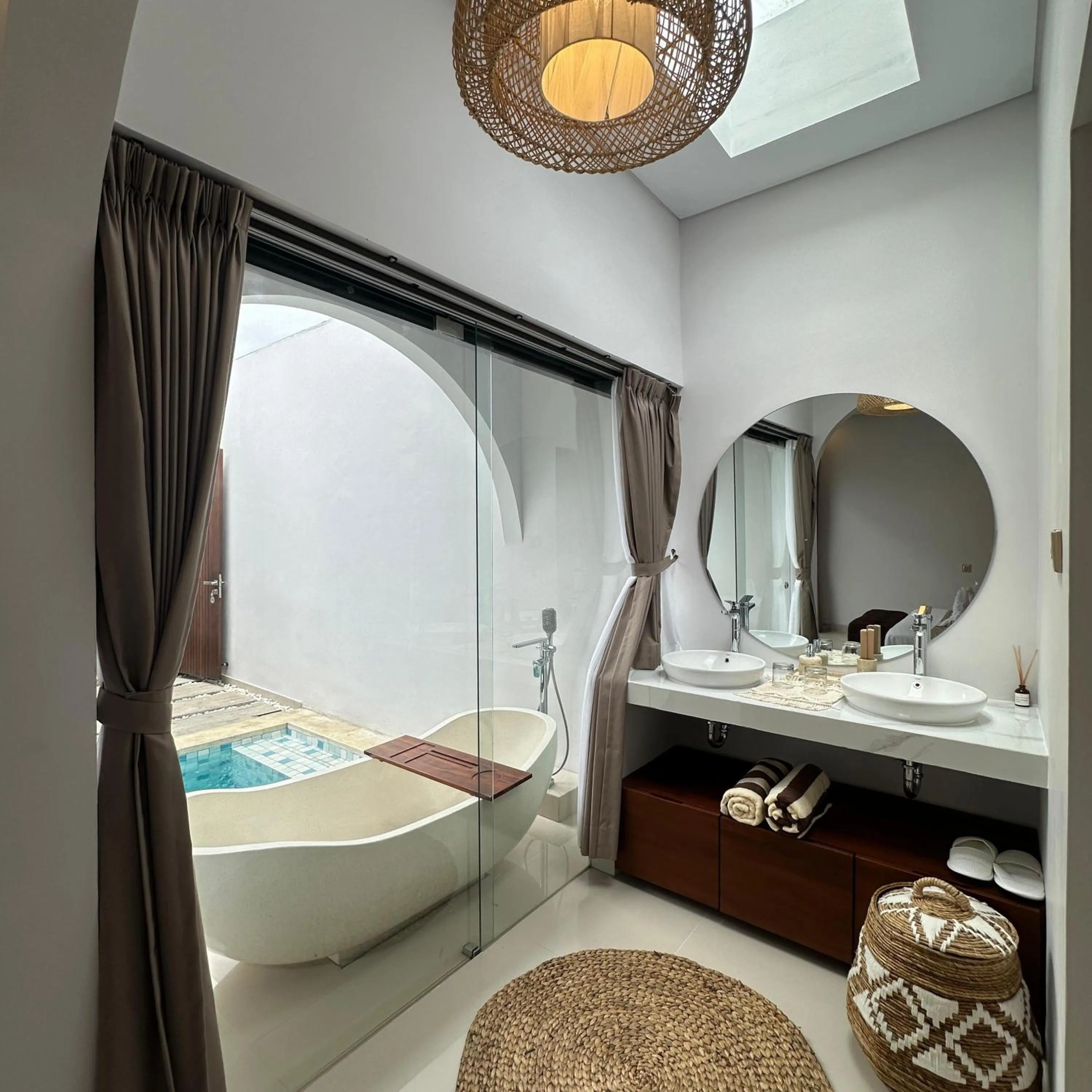 Bathroom, Bed in Maithala Villa & Living