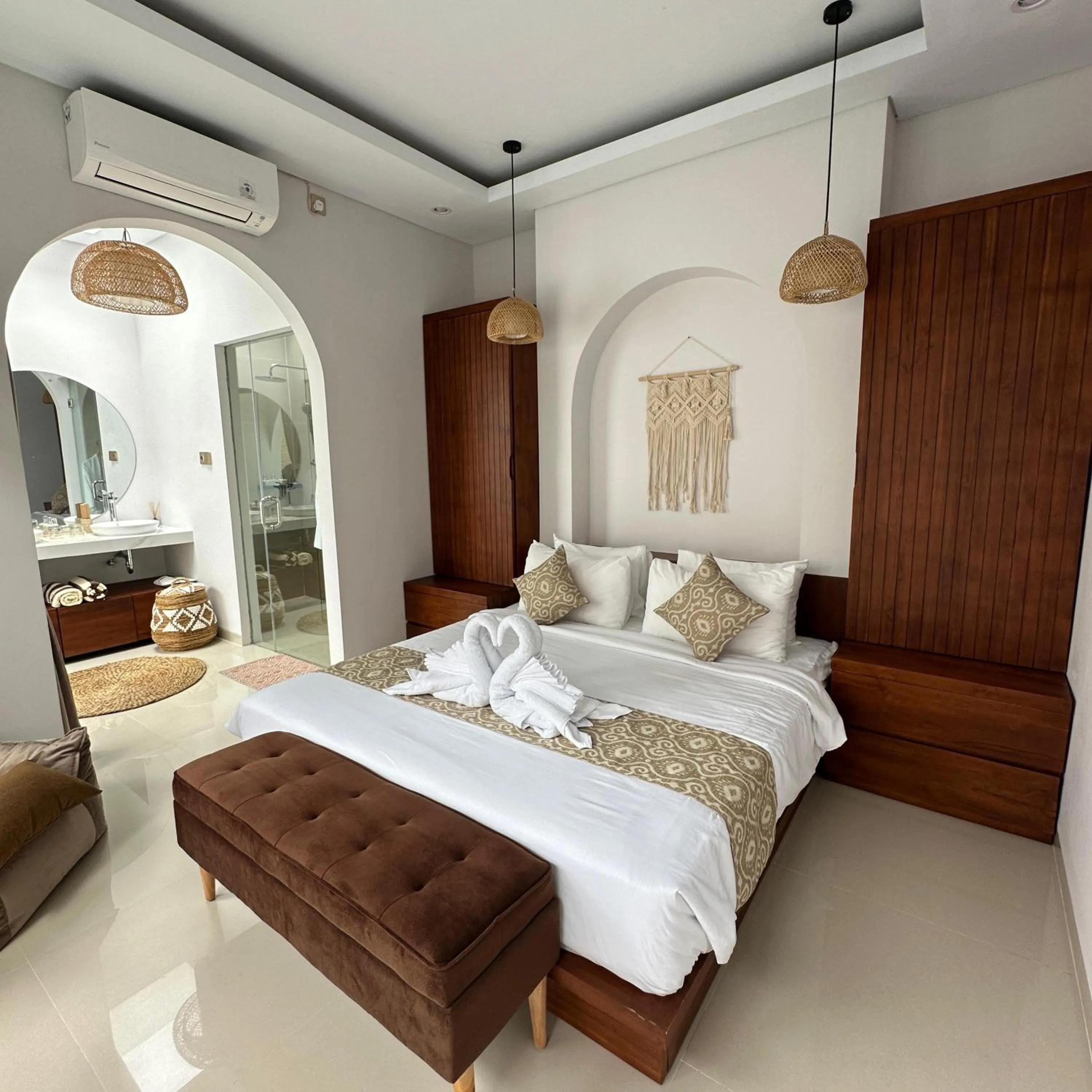 Photo of the whole room, Bed in Maithala Villa & Living