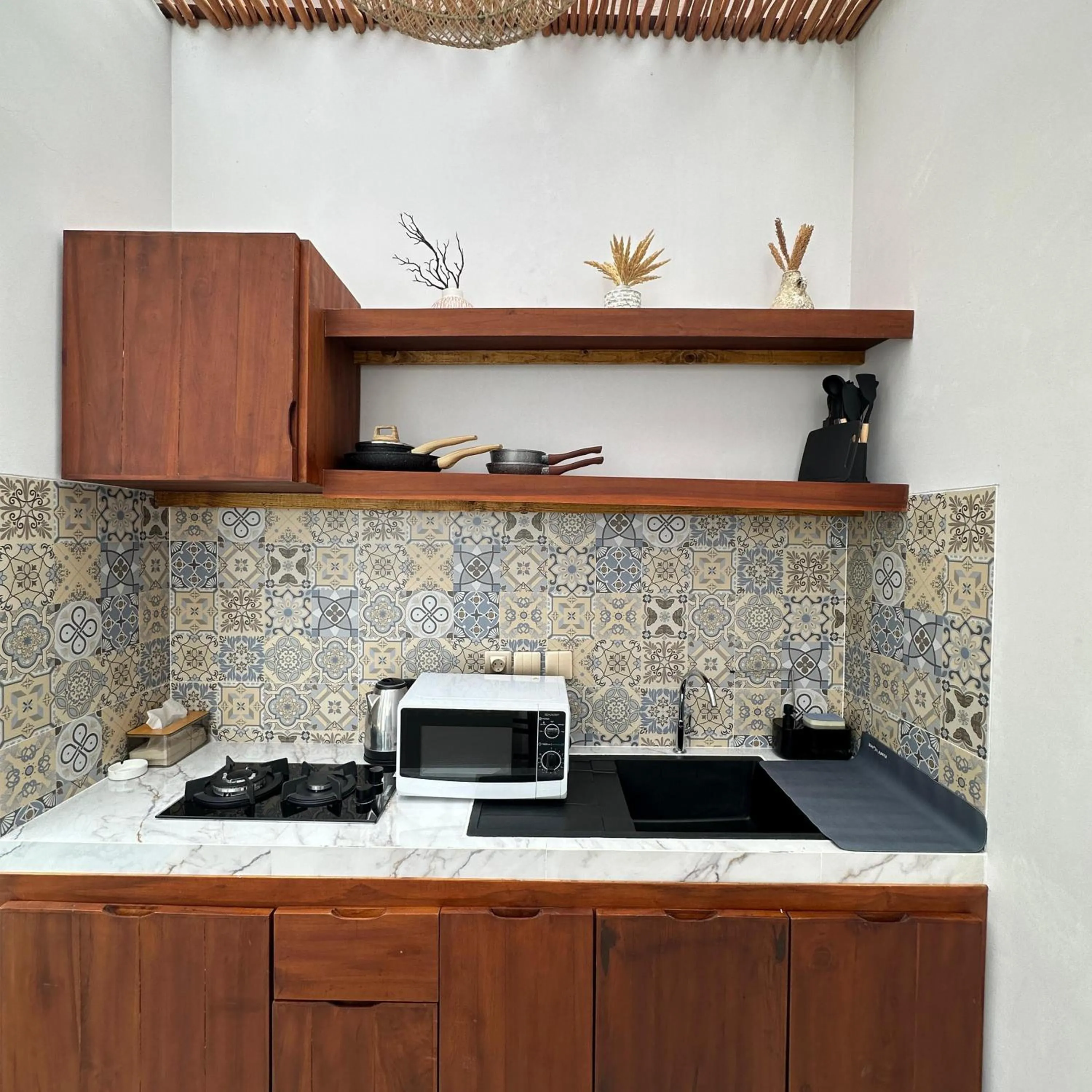 Kitchen or kitchenette in Maithala Villa & Living