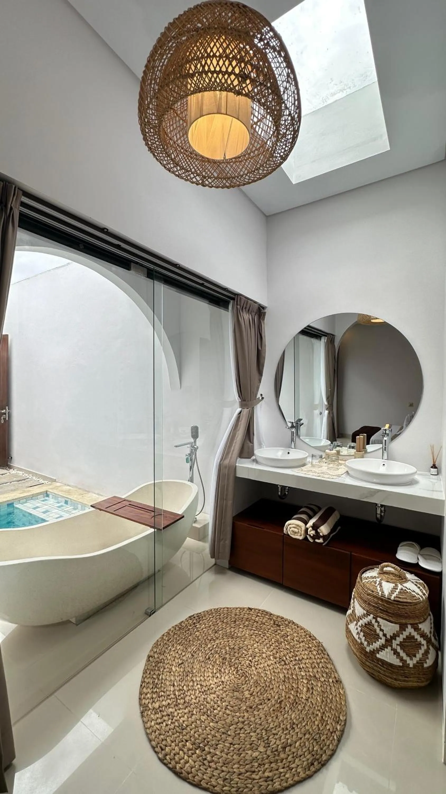 Bathroom, Bed in Maithala Villa & Living