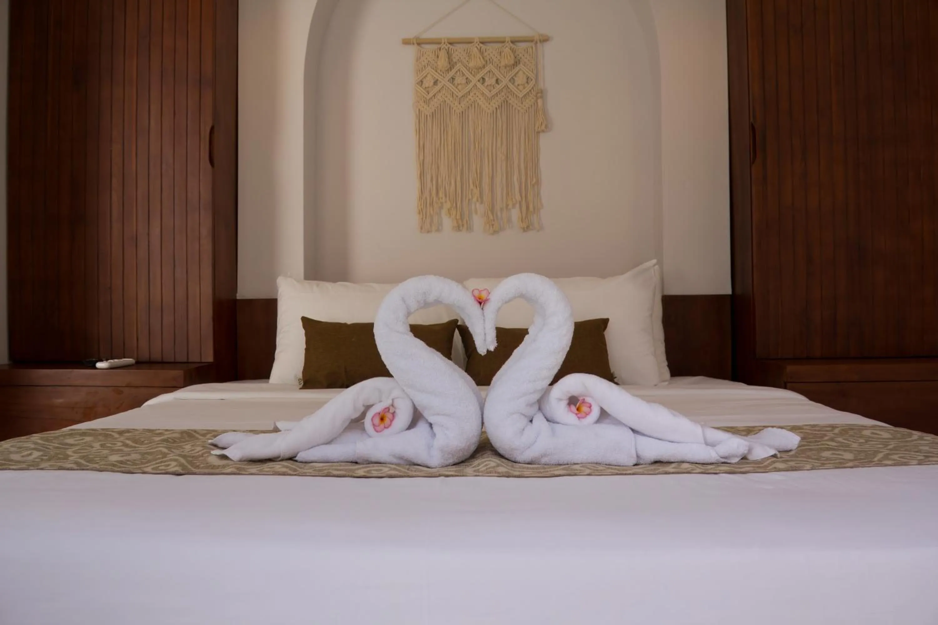 Bedroom, Bed in Maithala Villa & Living