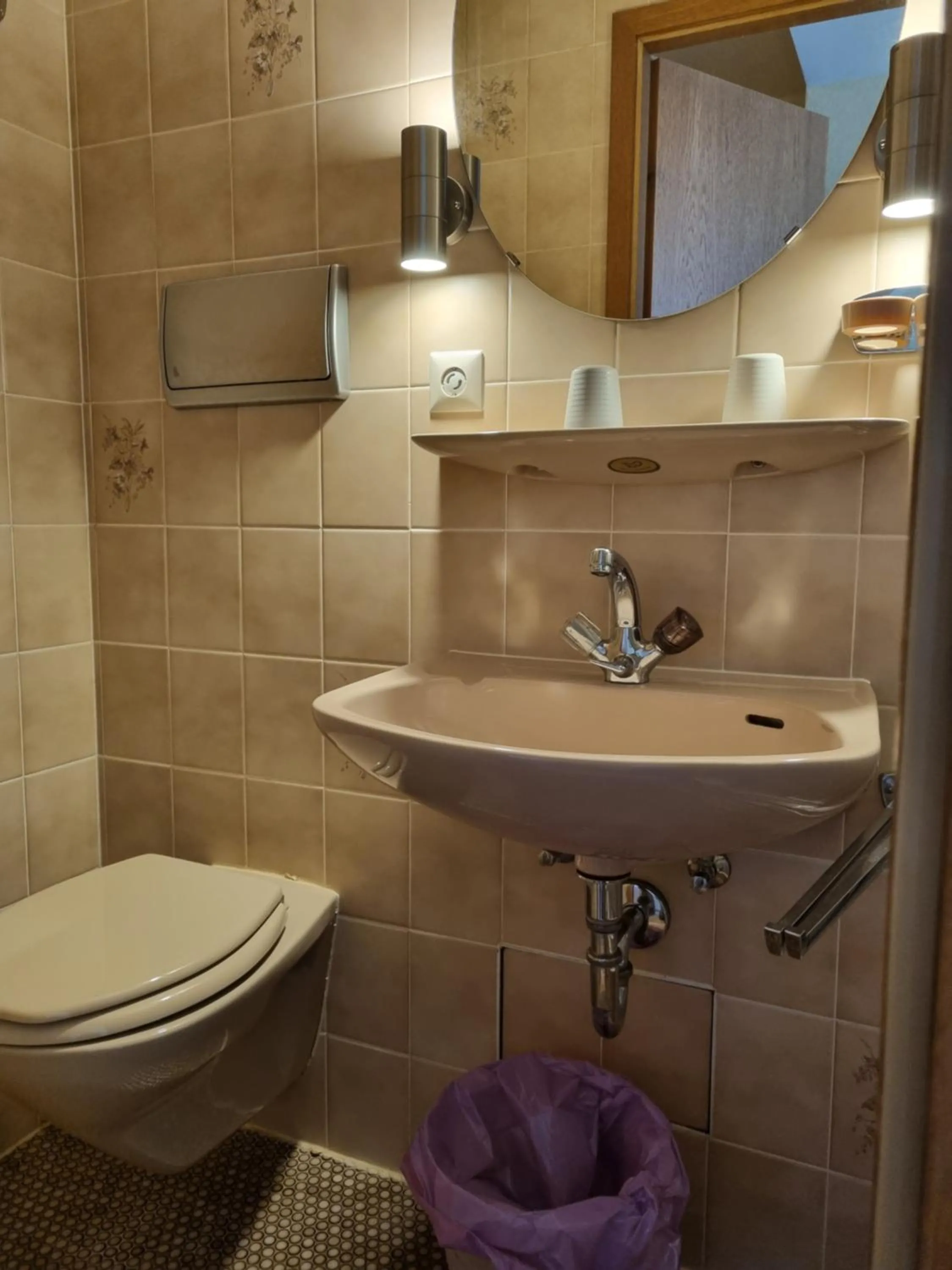 Shower in Famile Hotel Kameleon