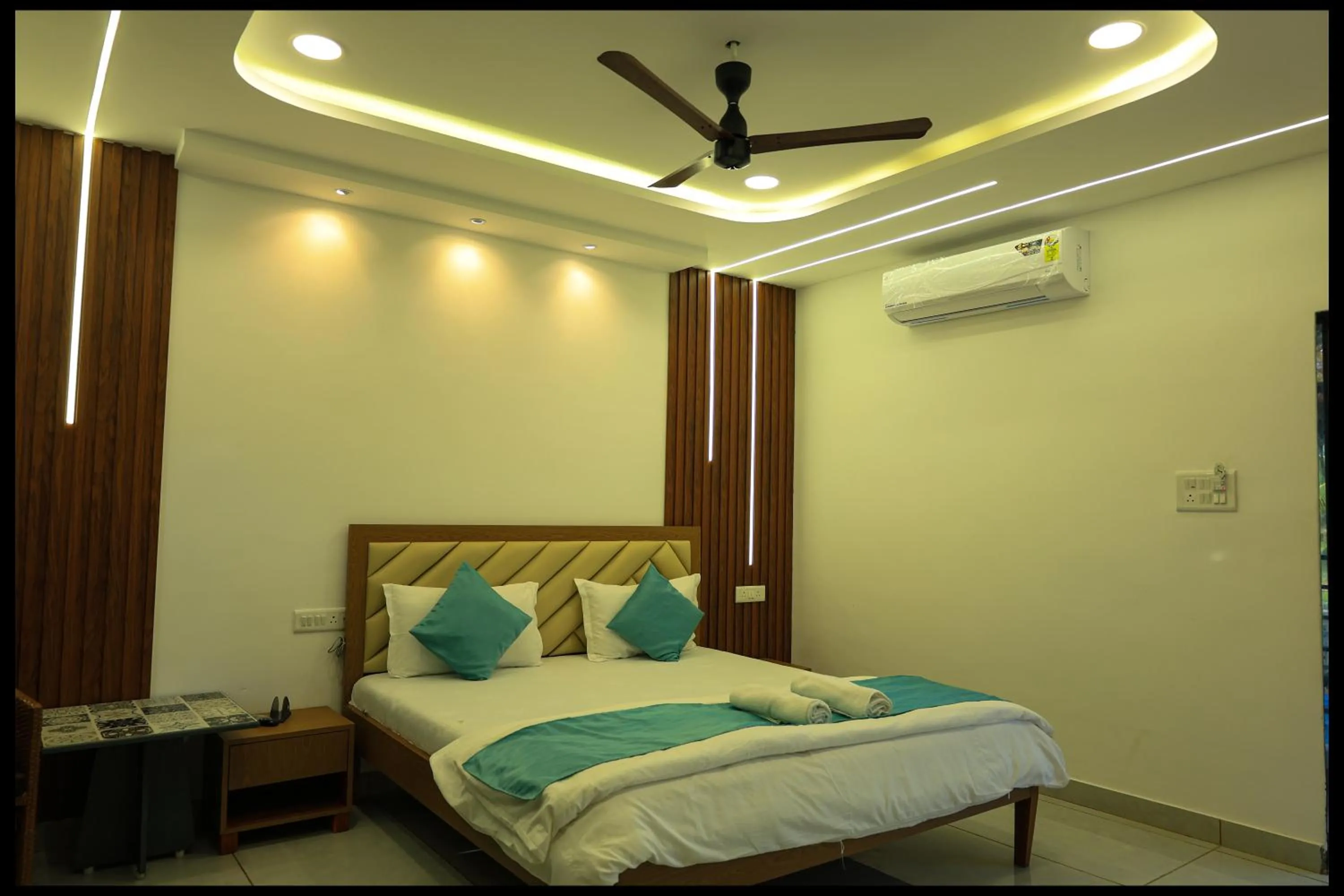 Bed in Prasanna Beach Resort