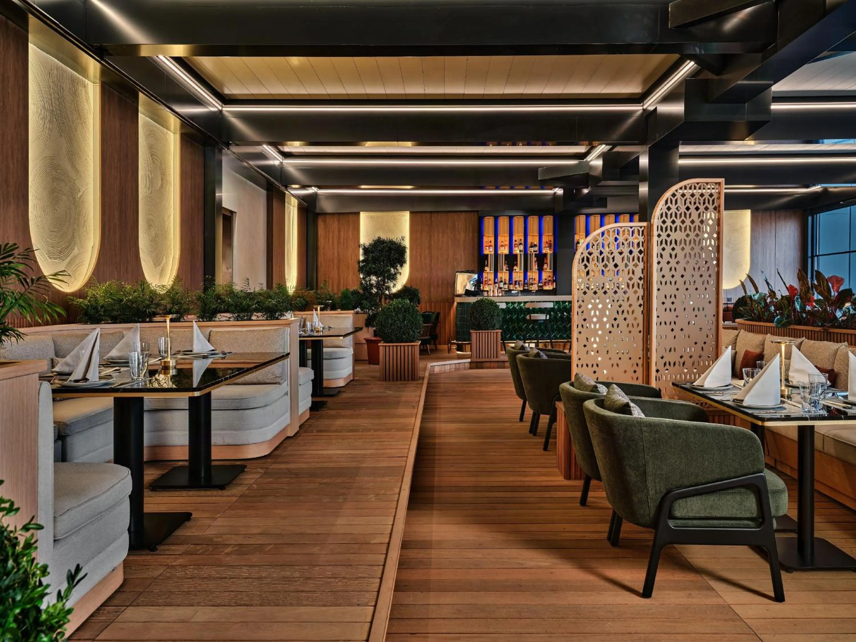 Lounge or bar in Crowne Plaza Dushanbe by IHG