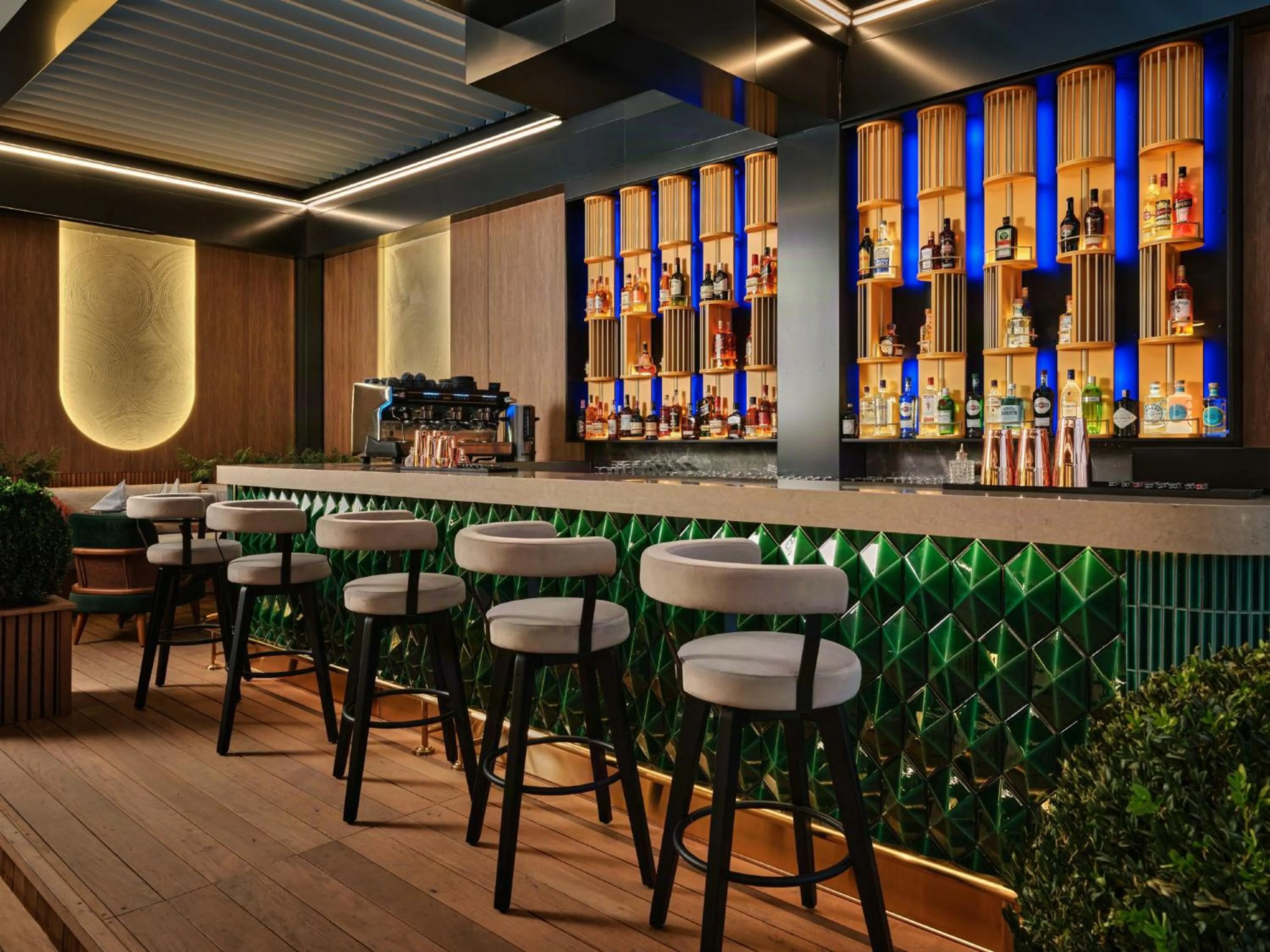 Lounge or bar in Crowne Plaza Dushanbe by IHG