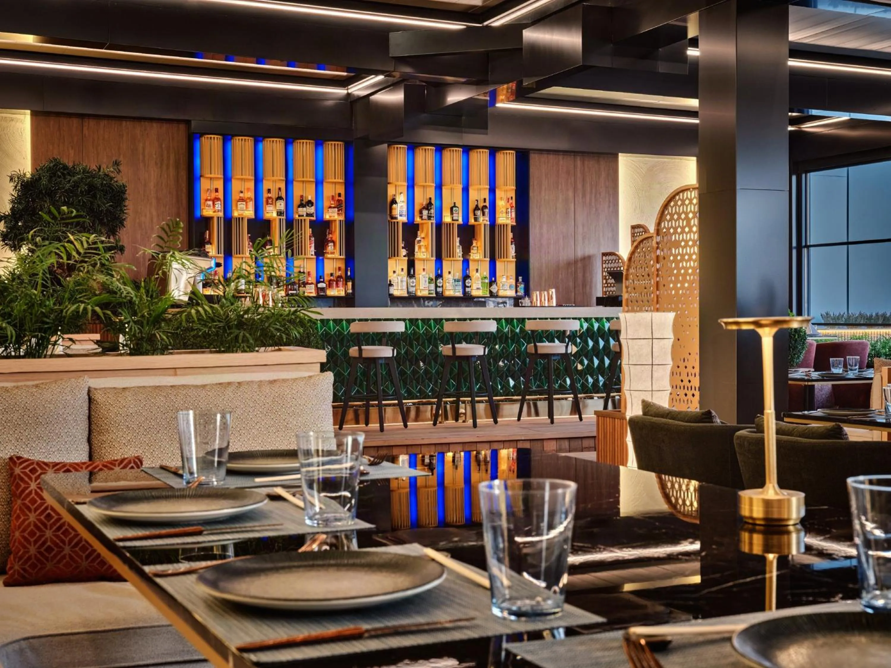 Lounge or bar in Crowne Plaza Dushanbe by IHG