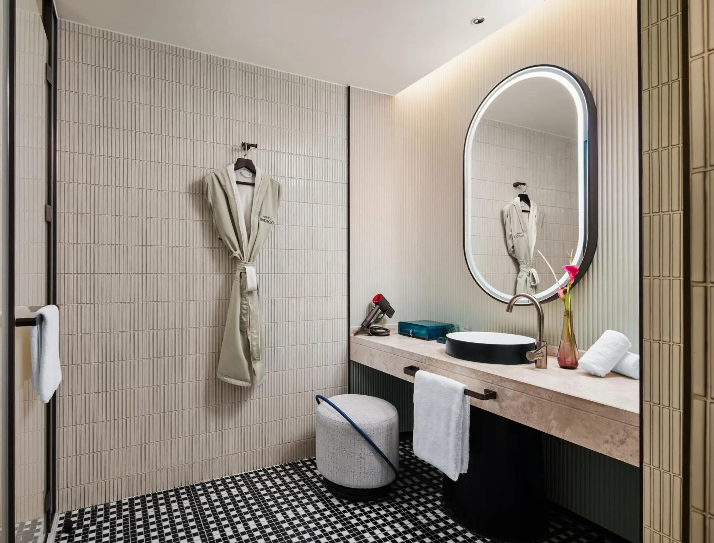 Standard King Room with Balcony in Hotel Indigo Shanghai Harbour City Standard King Room with Balcony in Hotel Indigo Shanghai Harbour City