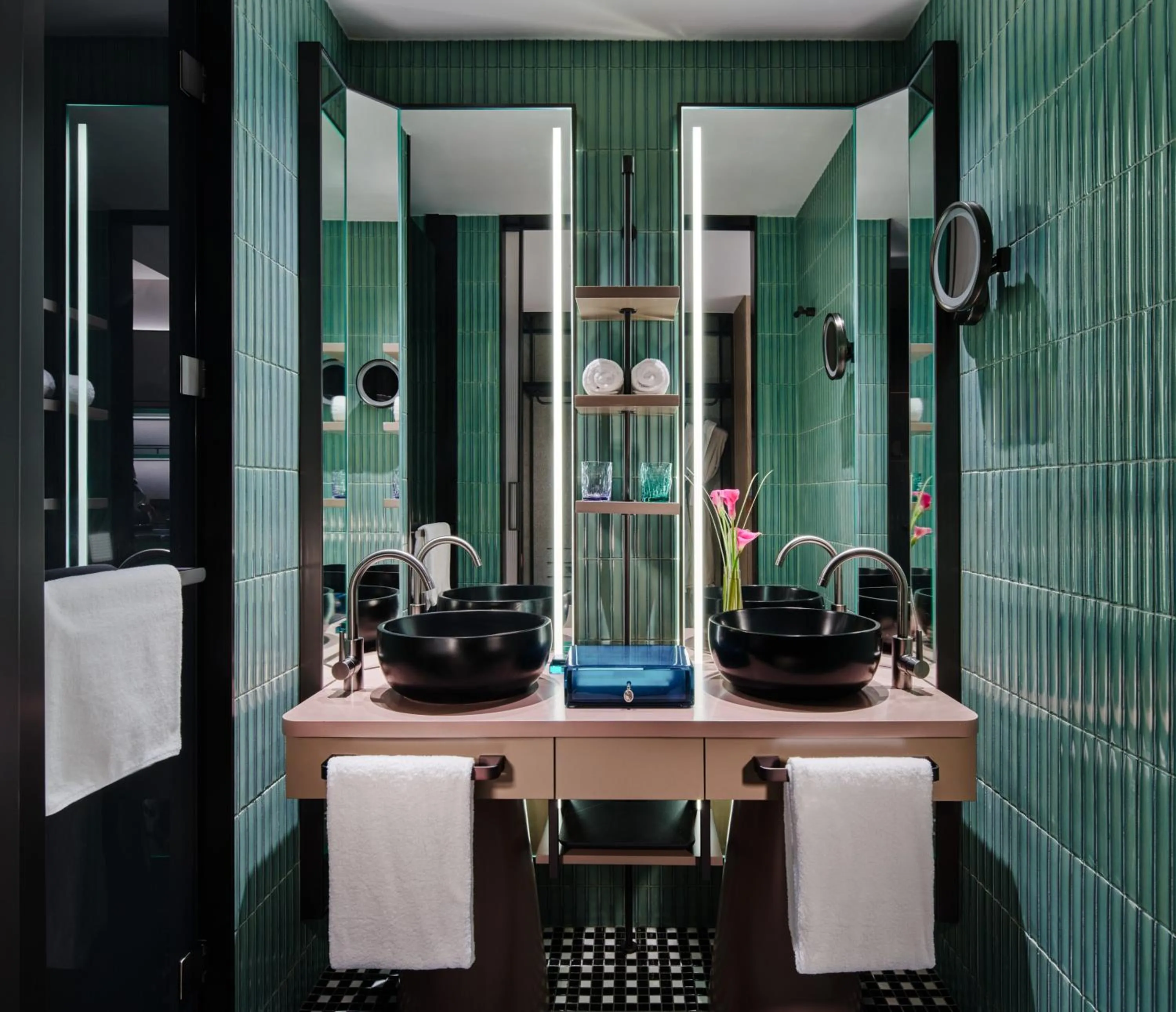 Shower in Hotel Indigo Shanghai Harbour City