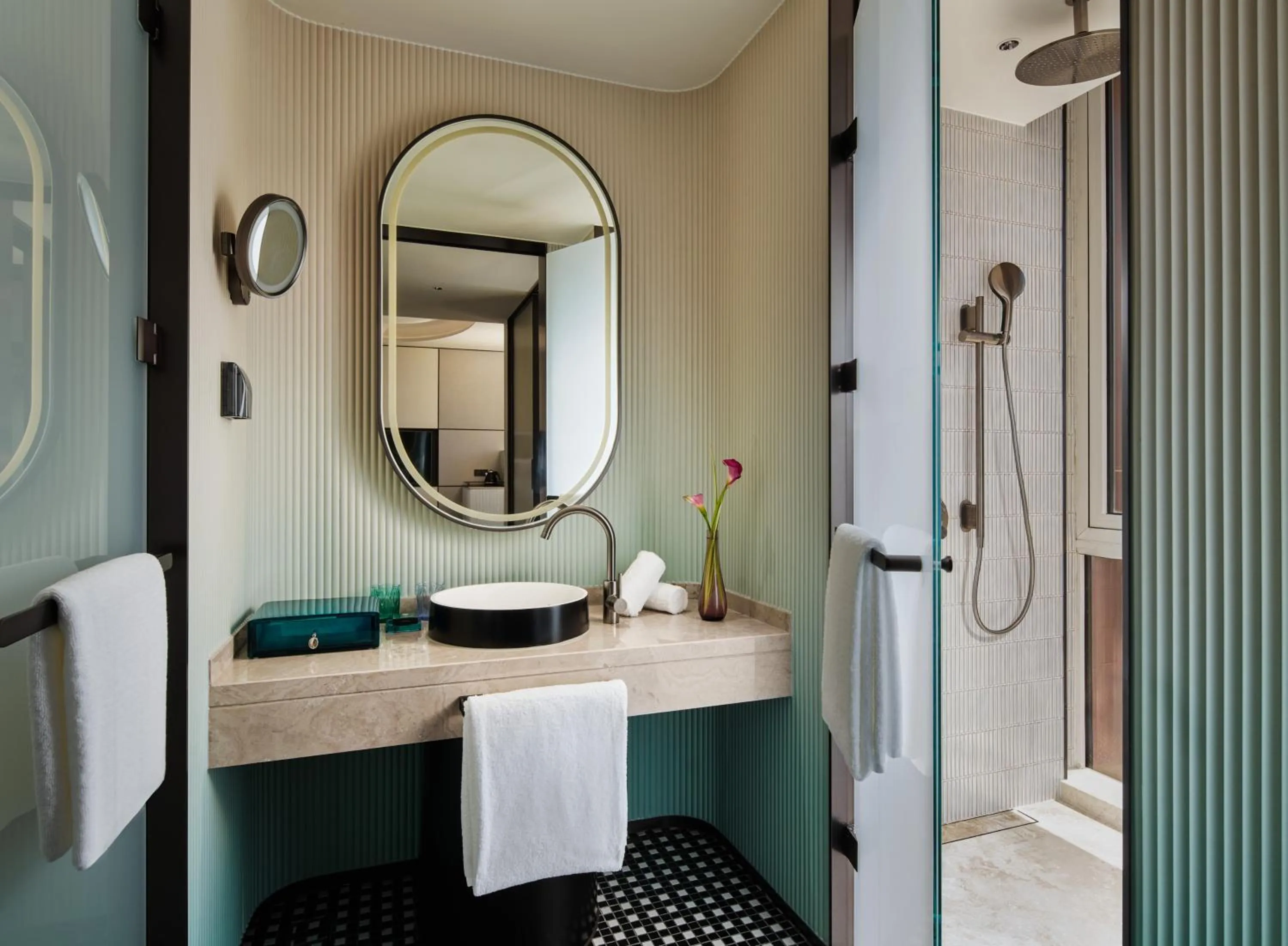 Shower in Hotel Indigo Shanghai Harbour City