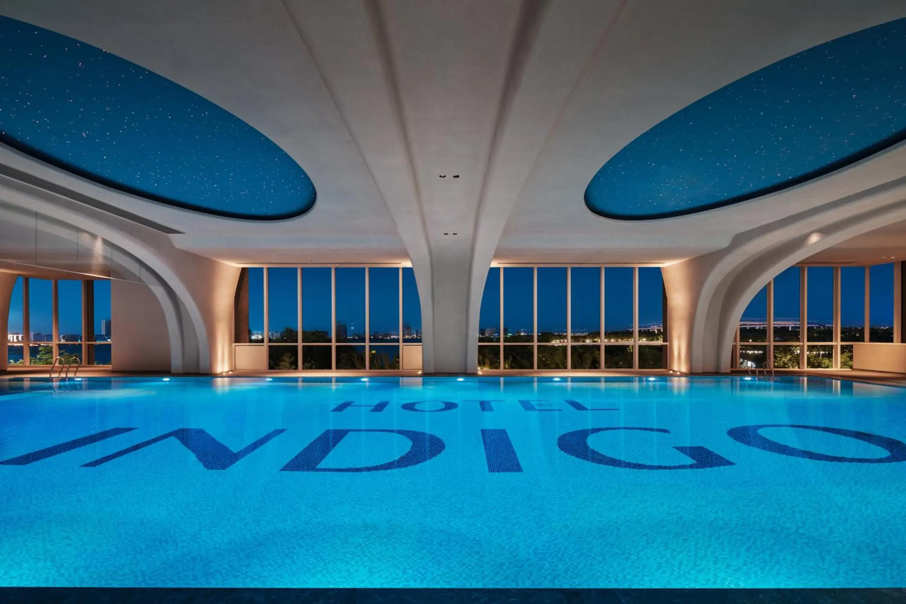 Swimming pool in Hotel Indigo Shanghai Harbour City Swimming pool in Hotel Indigo Shanghai Harbour City
