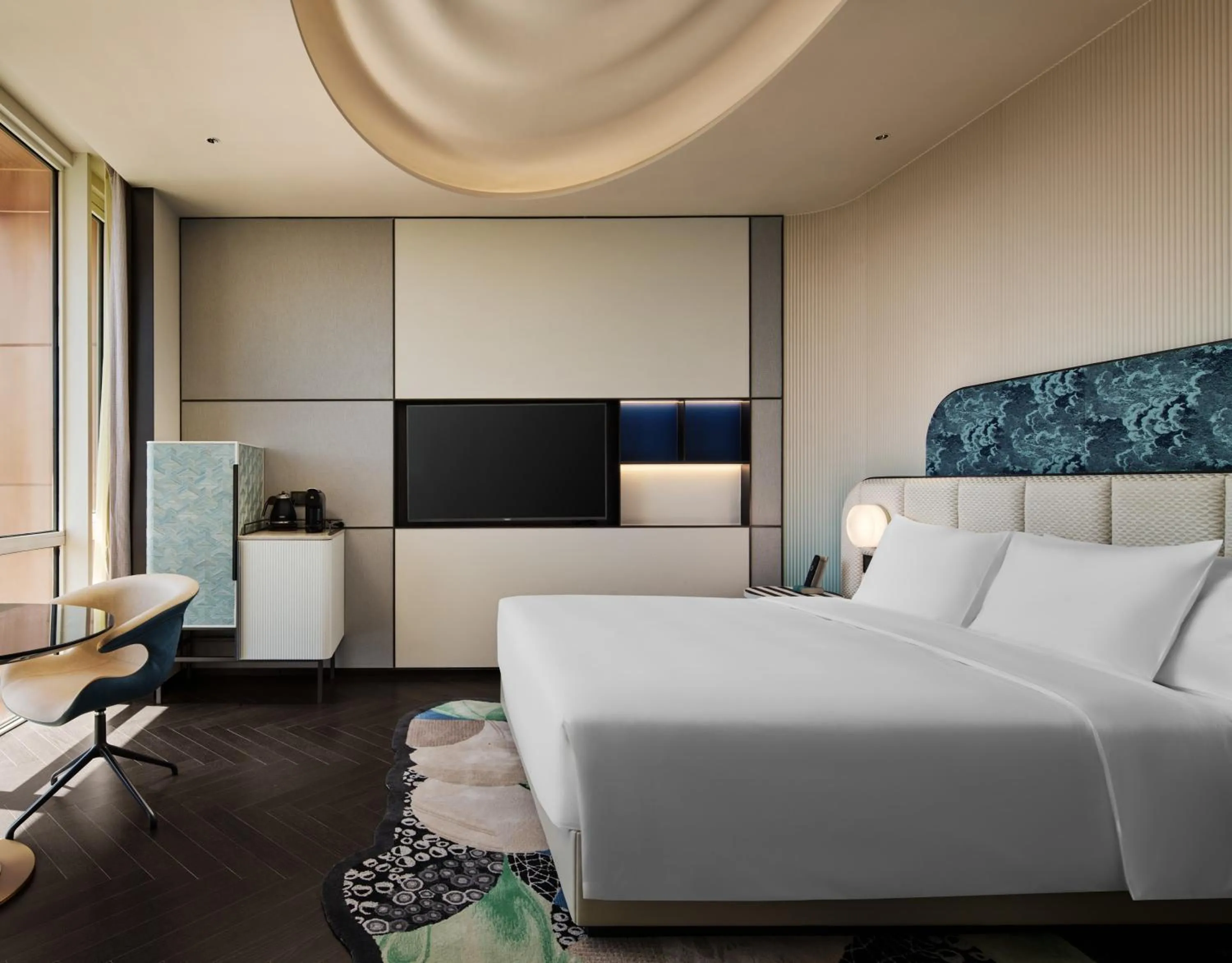 Bedroom, Bed in Hotel Indigo Shanghai Harbour City