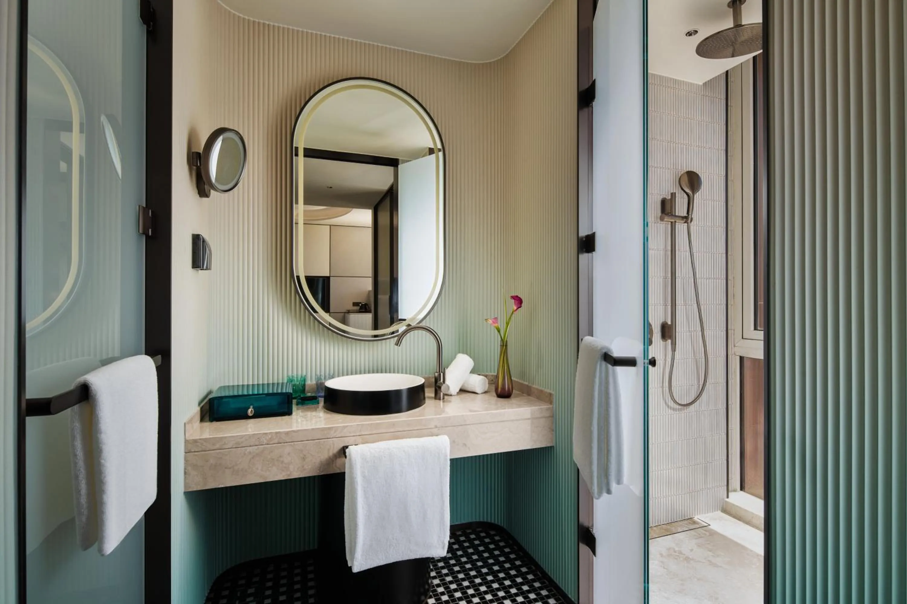 Photo of the whole room in Hotel Indigo Shanghai Harbour City