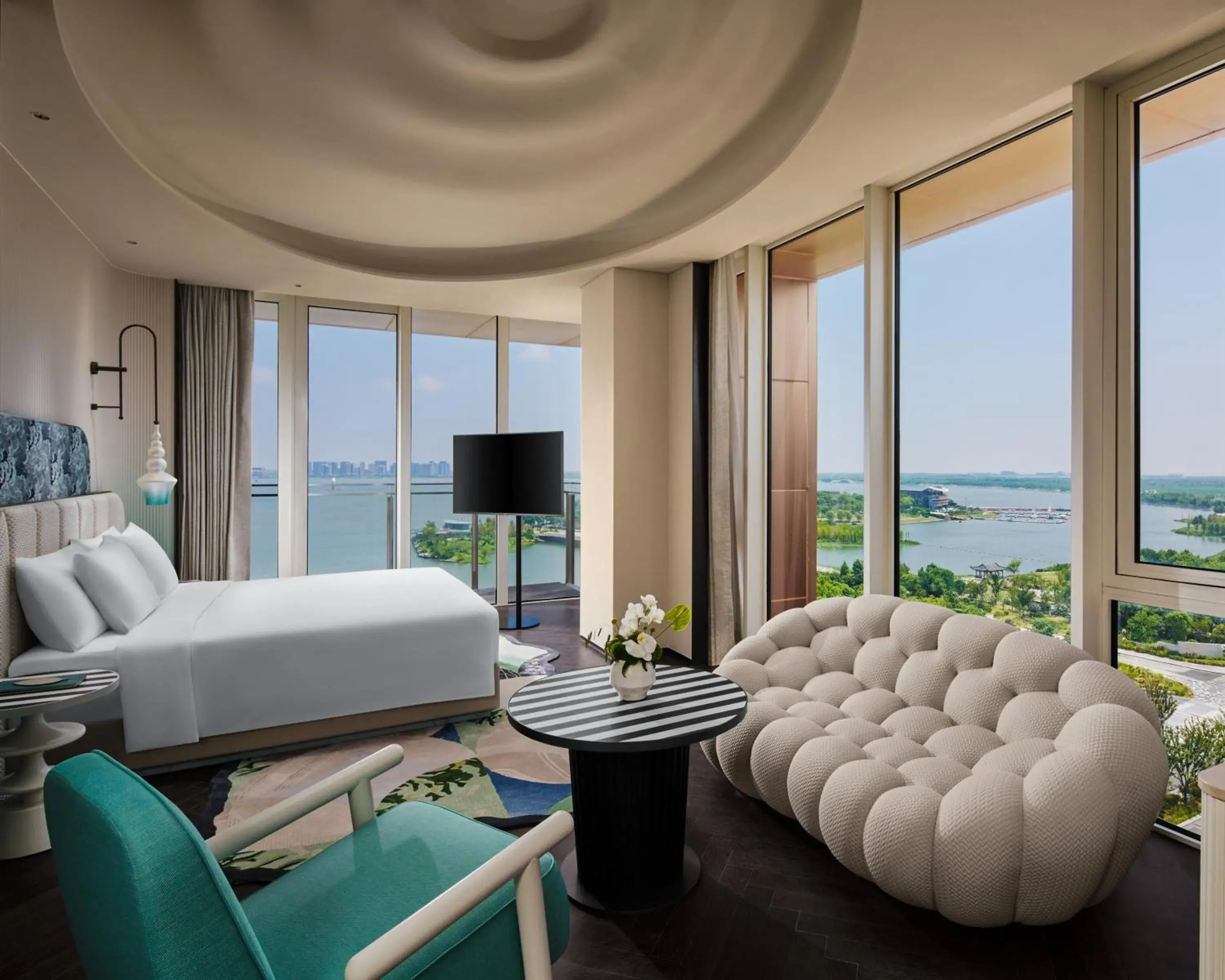 Premium King Room with Balcony and Lake View in Hotel Indigo Shanghai Harbour City Premium King Room with Balcony and Lake View in Hotel Indigo Shanghai Harbour City