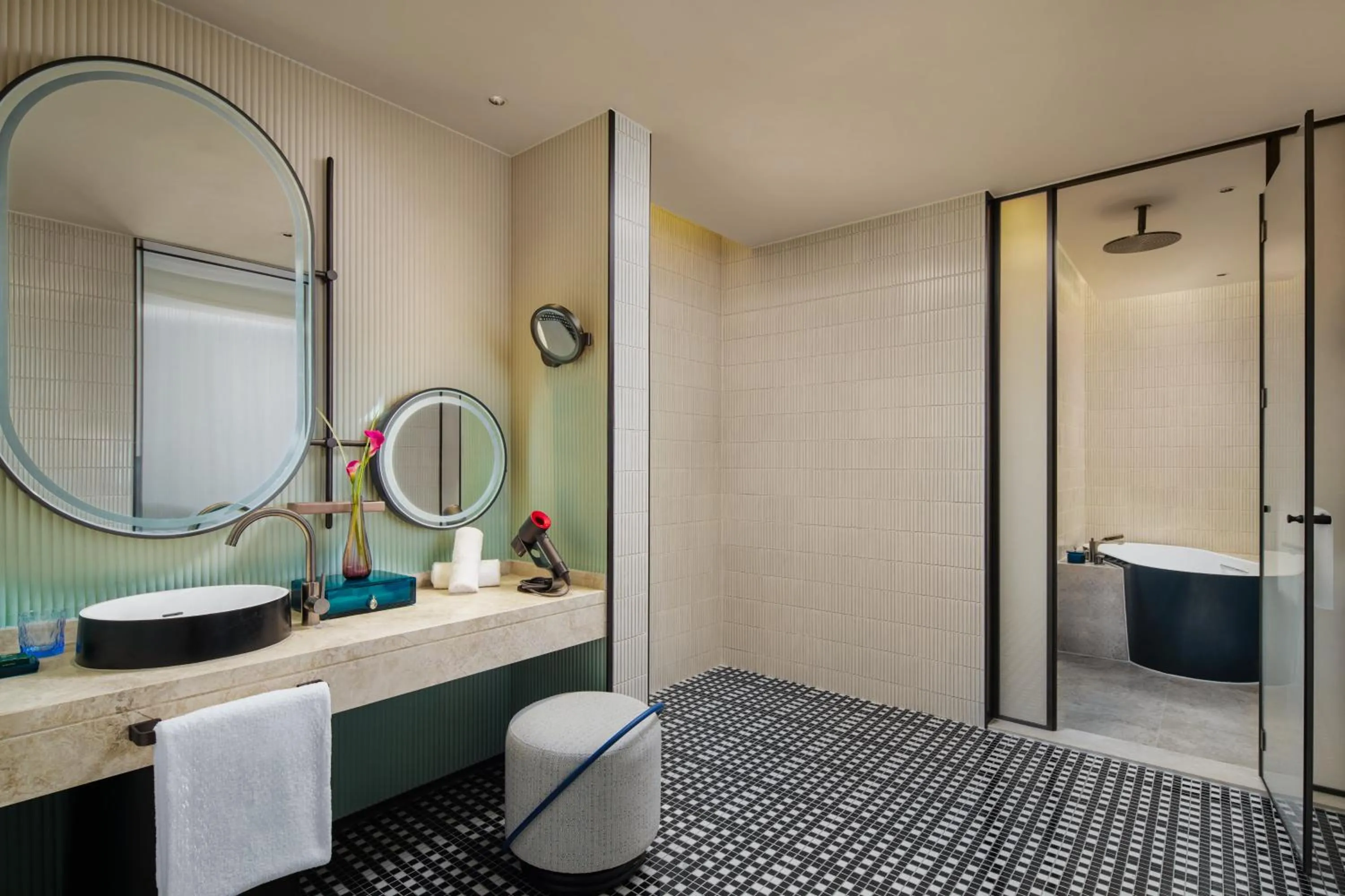 Photo of the whole room in Hotel Indigo Shanghai Harbour City