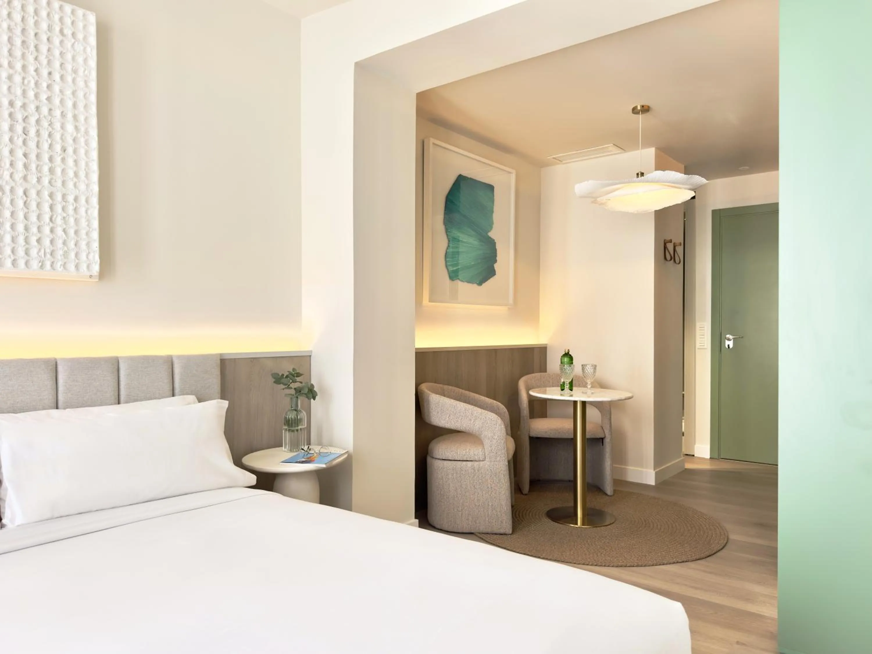 Seating area, Bed in Coeo Frailes Design Apartments