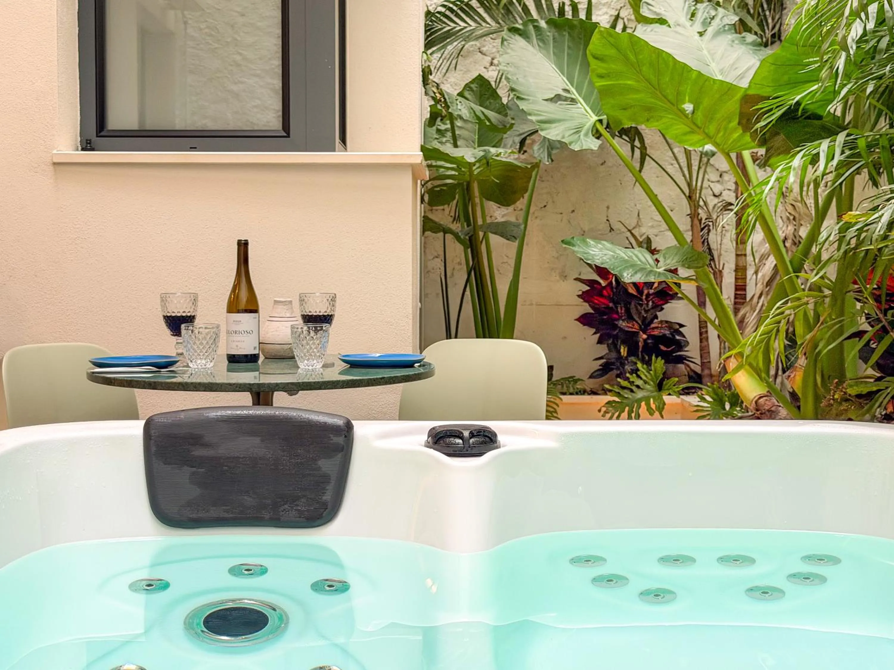 Hot Tub in Coeo Frailes Design Apartments