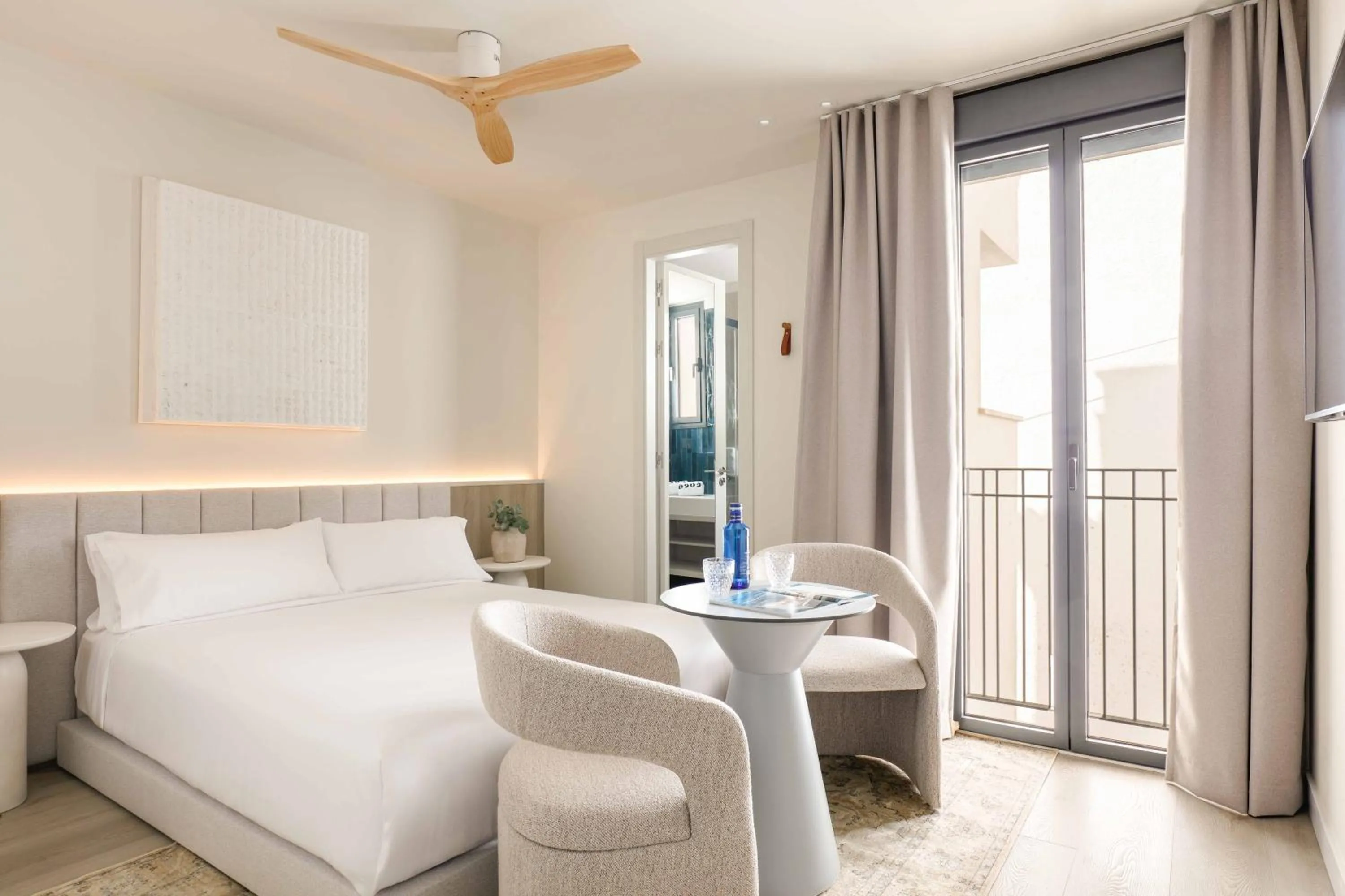 Photo of the whole room, Bed in Coeo Frailes Design Apartments
