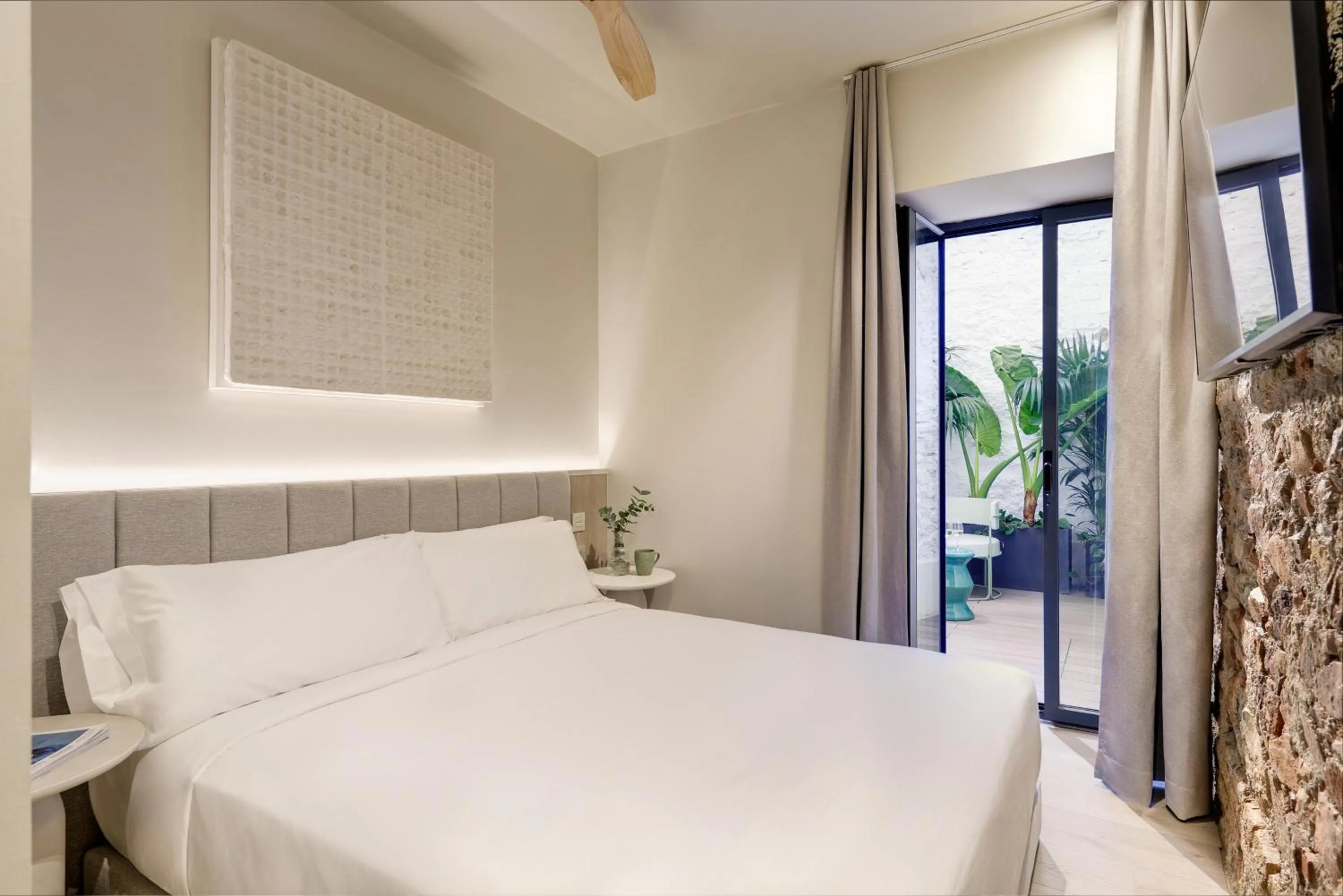 Bed in Coeo Frailes Design Apartments