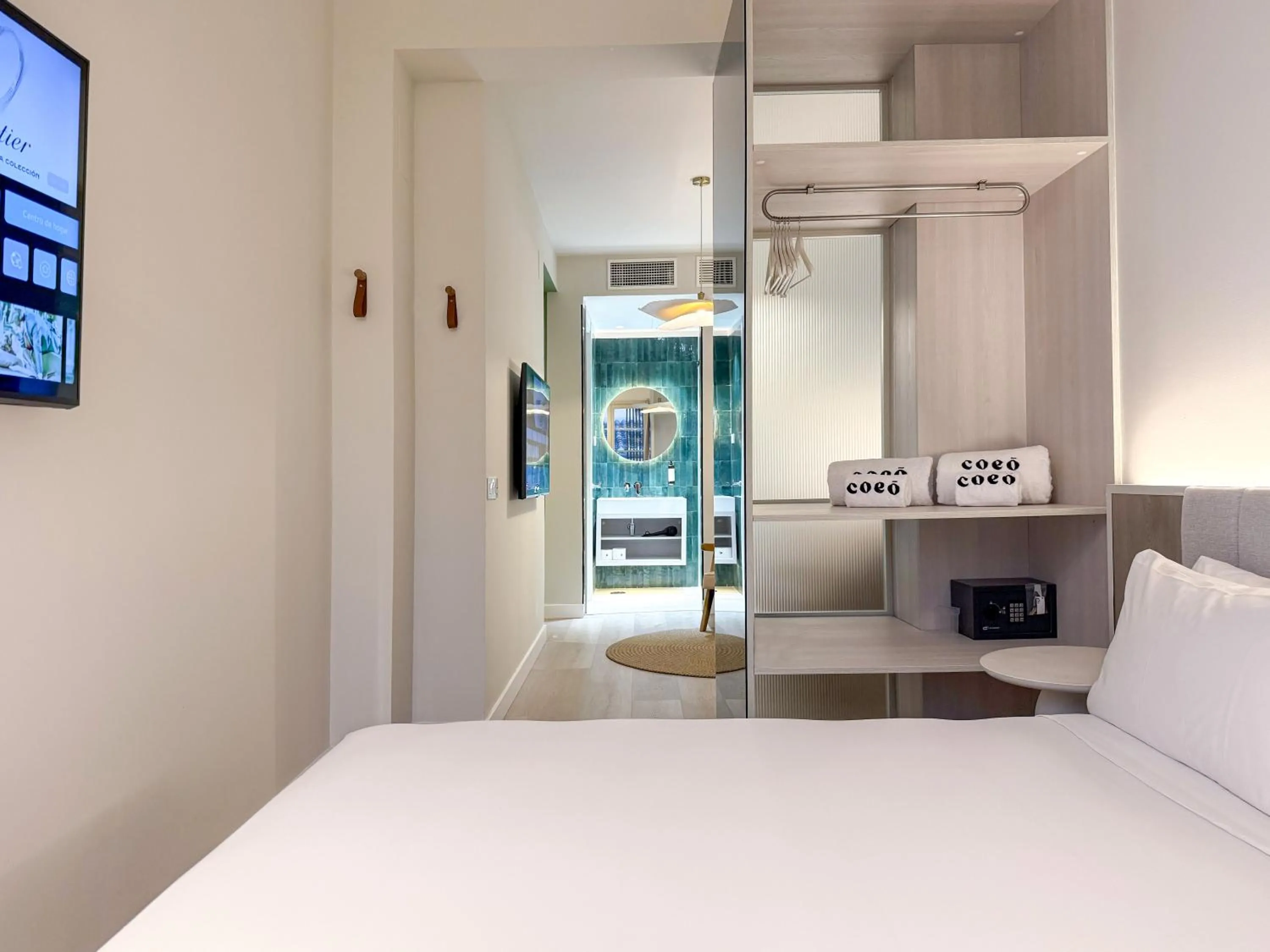 Photo of the whole room, Bed in Coeo Frailes Design Apartments
