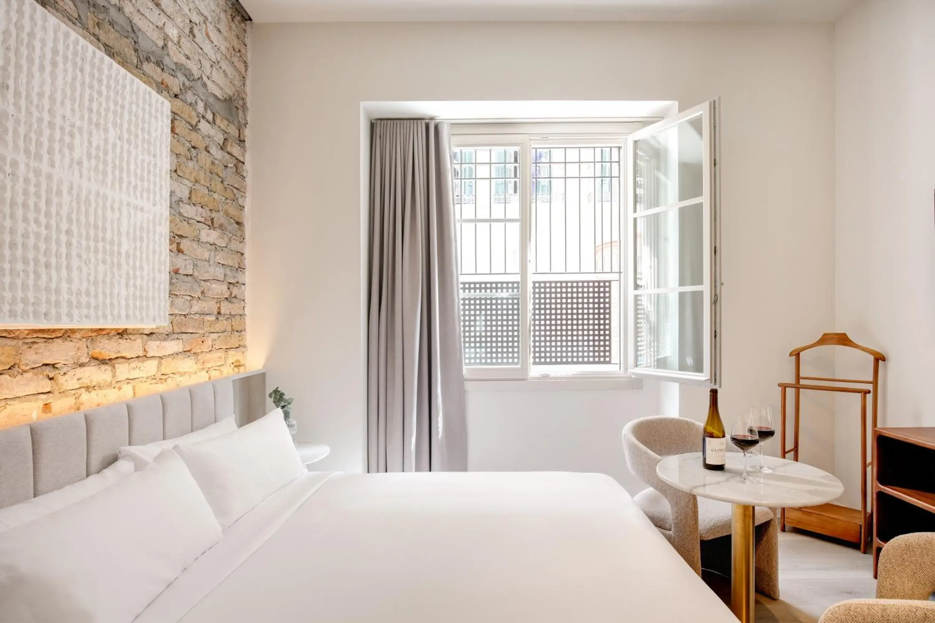 Deluxe Large Studio Ground Floor (accessible) in Coeo Frailes Design Apartments Deluxe Large Studio Ground Floor (accessible) in Coeo Frailes Design Apartments
