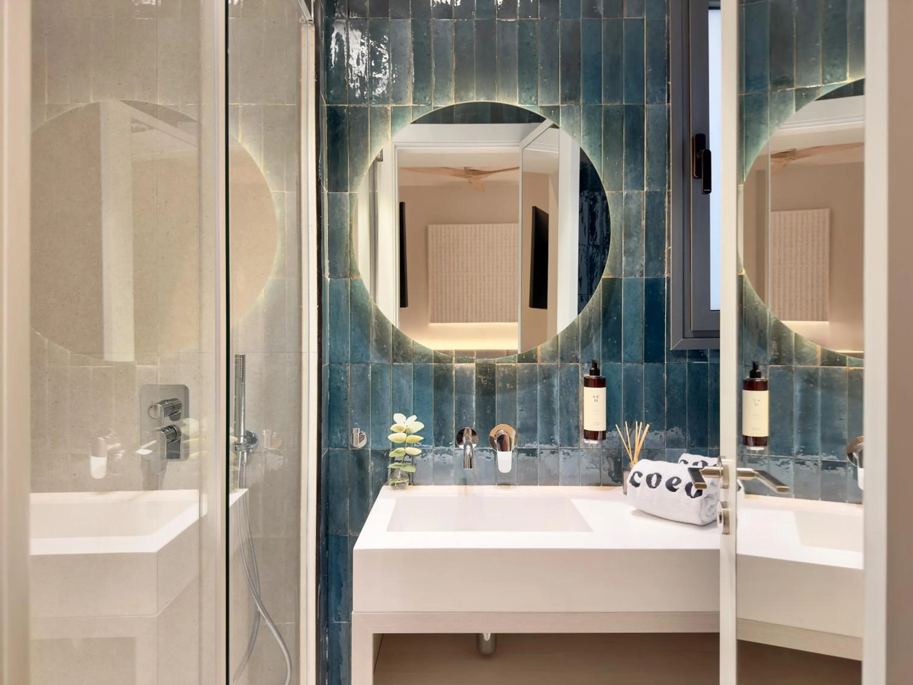 Shower in Coeo Frailes Design Apartments