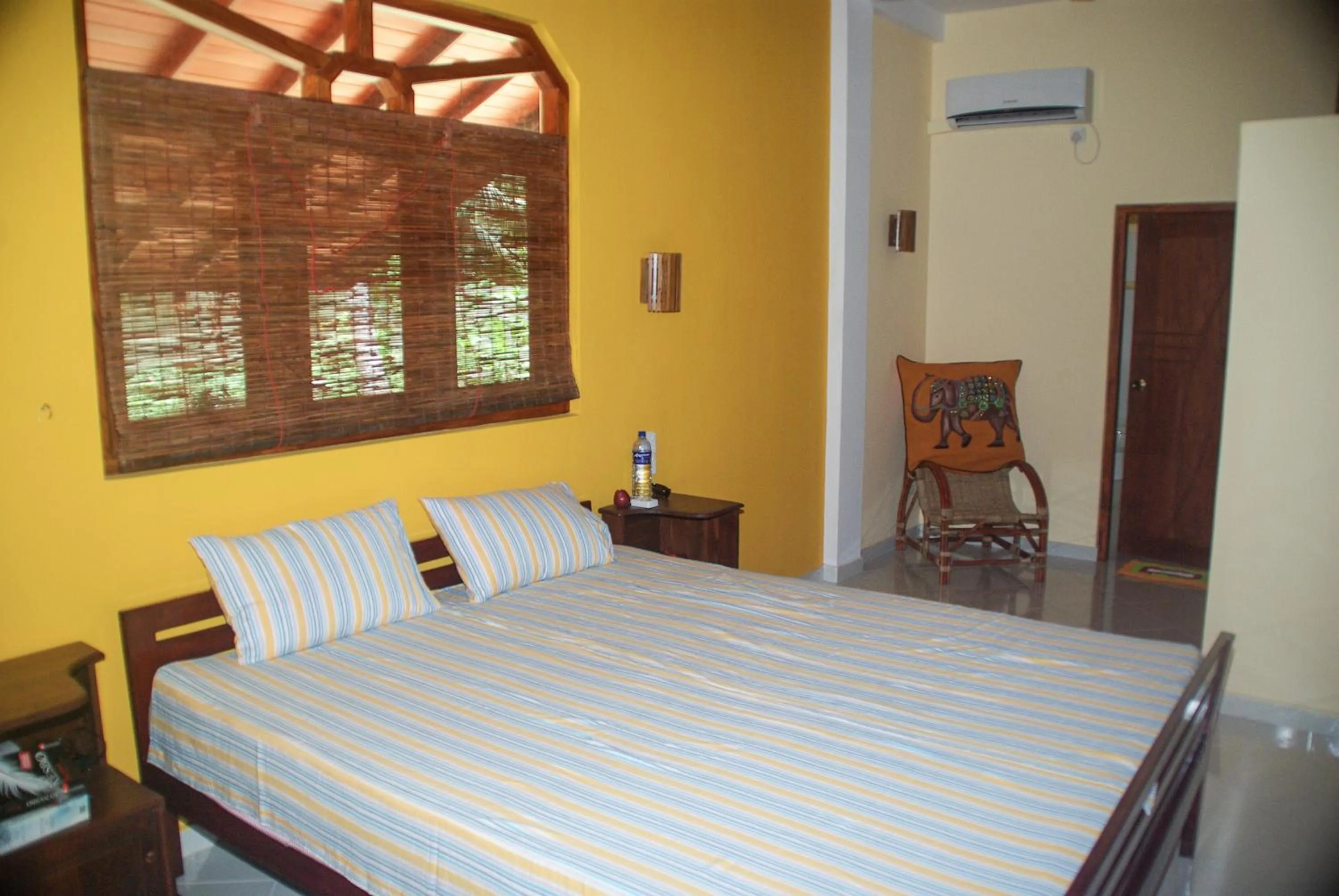 Bedroom, Bed in King Coconut Lodge