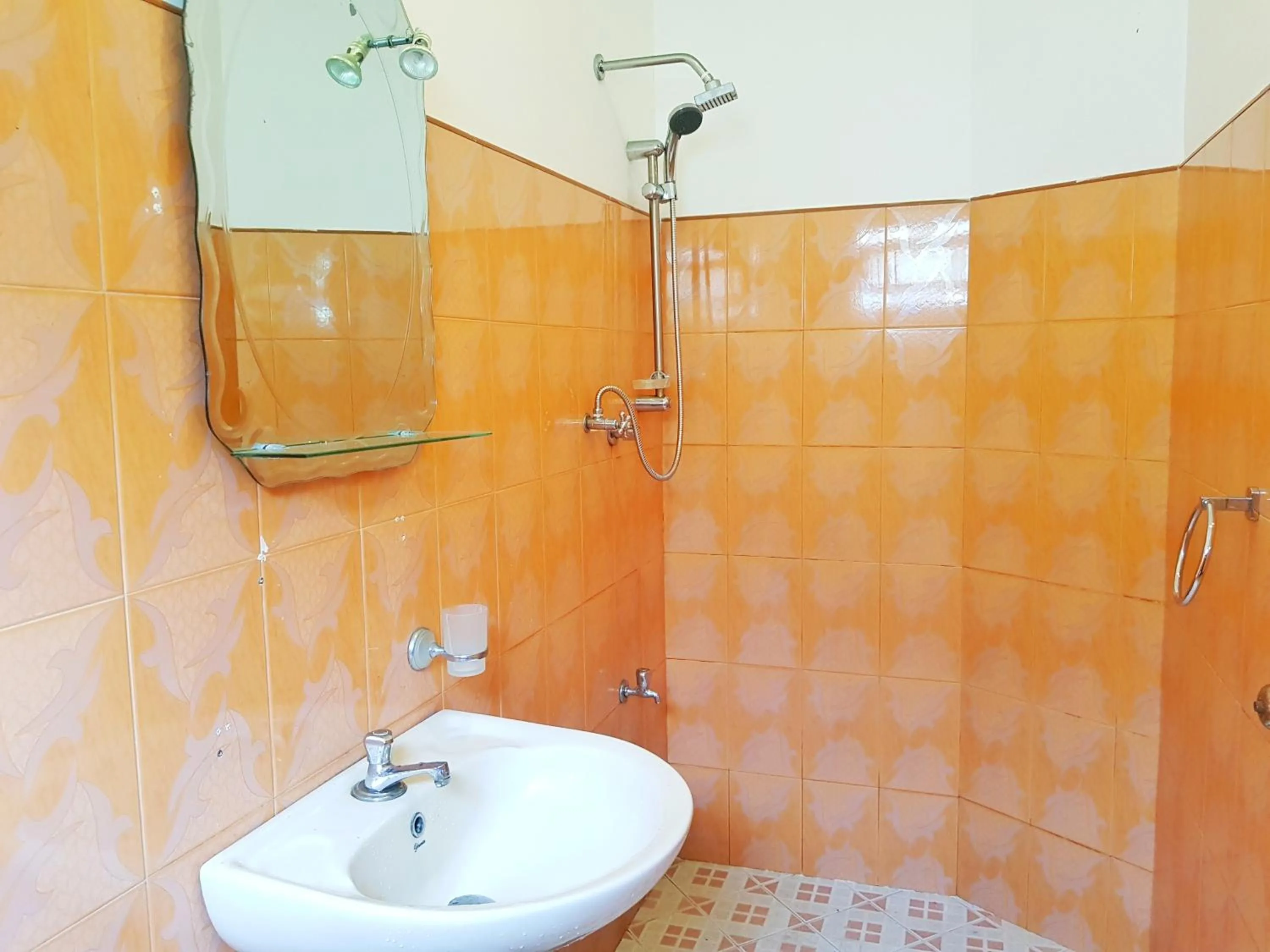 Toilet in Sweden Inn Guesthouse