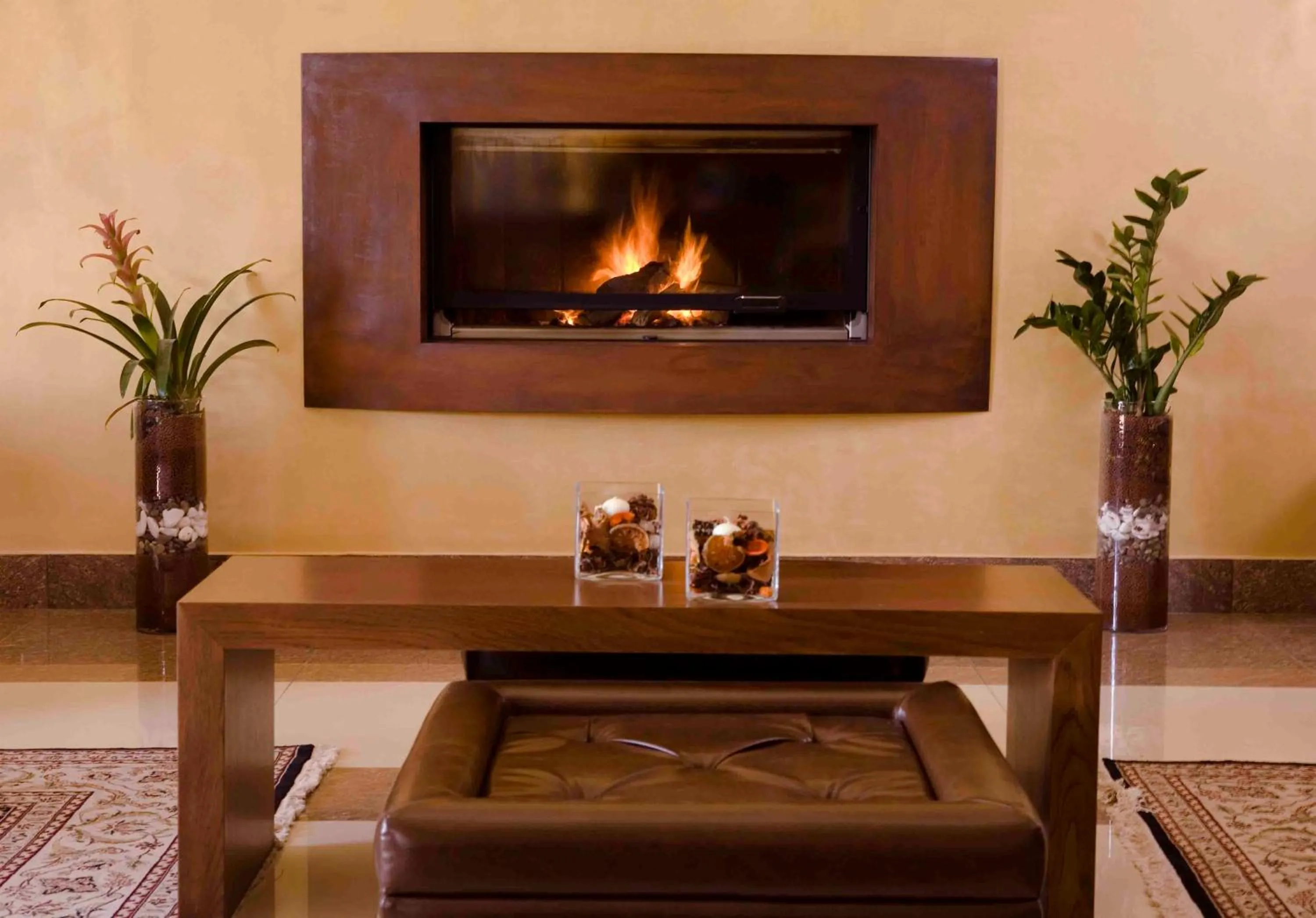 Communal lounge/ TV room in Valis Resort Hotel