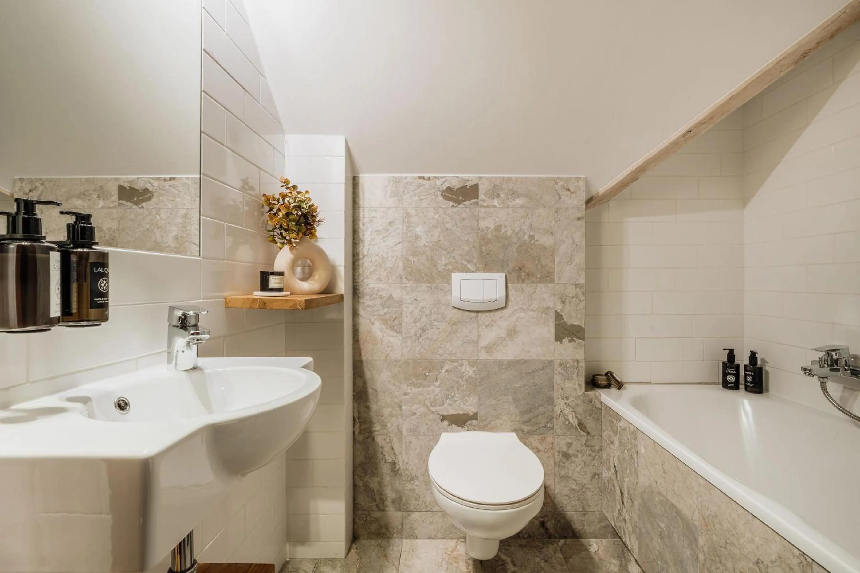 Toilet in Grottger Luxury Boutique Hotel City