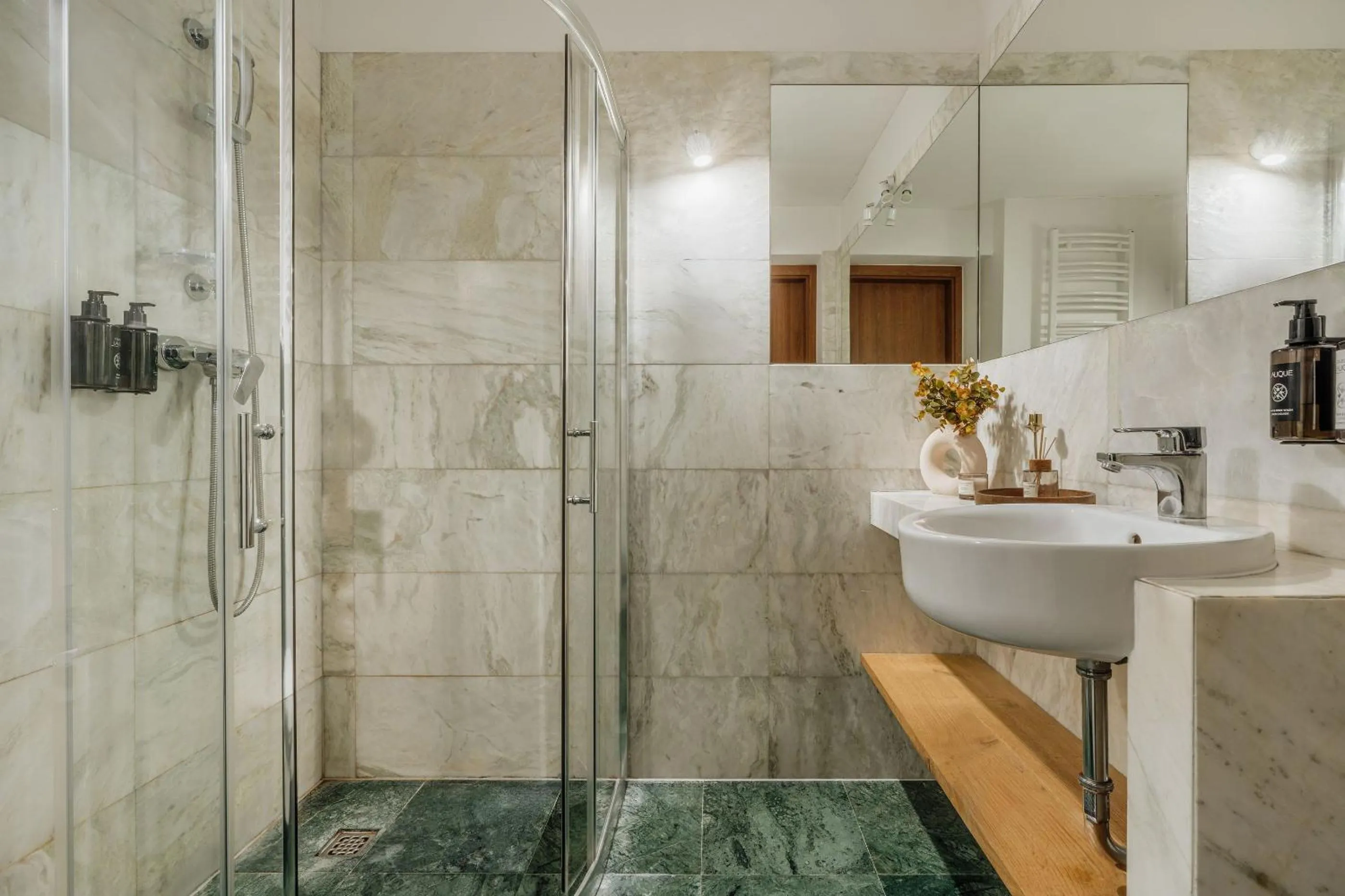 Shower in Grottger Luxury Boutique Hotel City