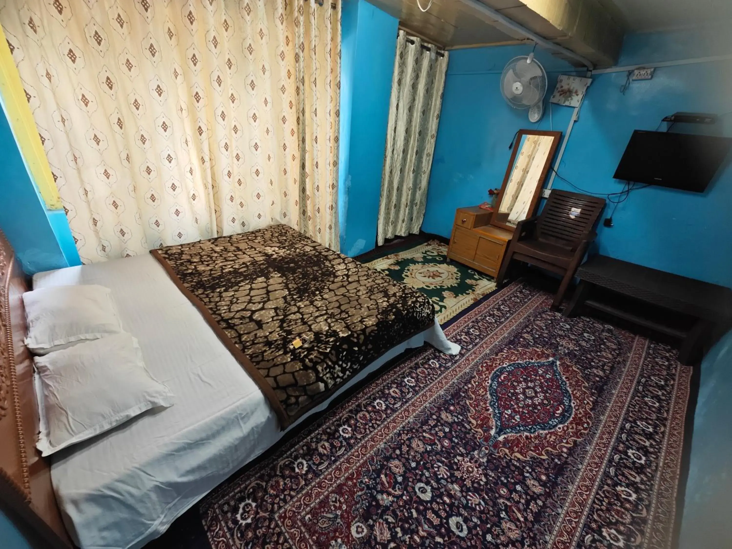 Double Room with Mountain View - single occupancy in Lake Boulevard Guest House Double Room with Mountain View - single occupancy in Lake Boulevard Guest House