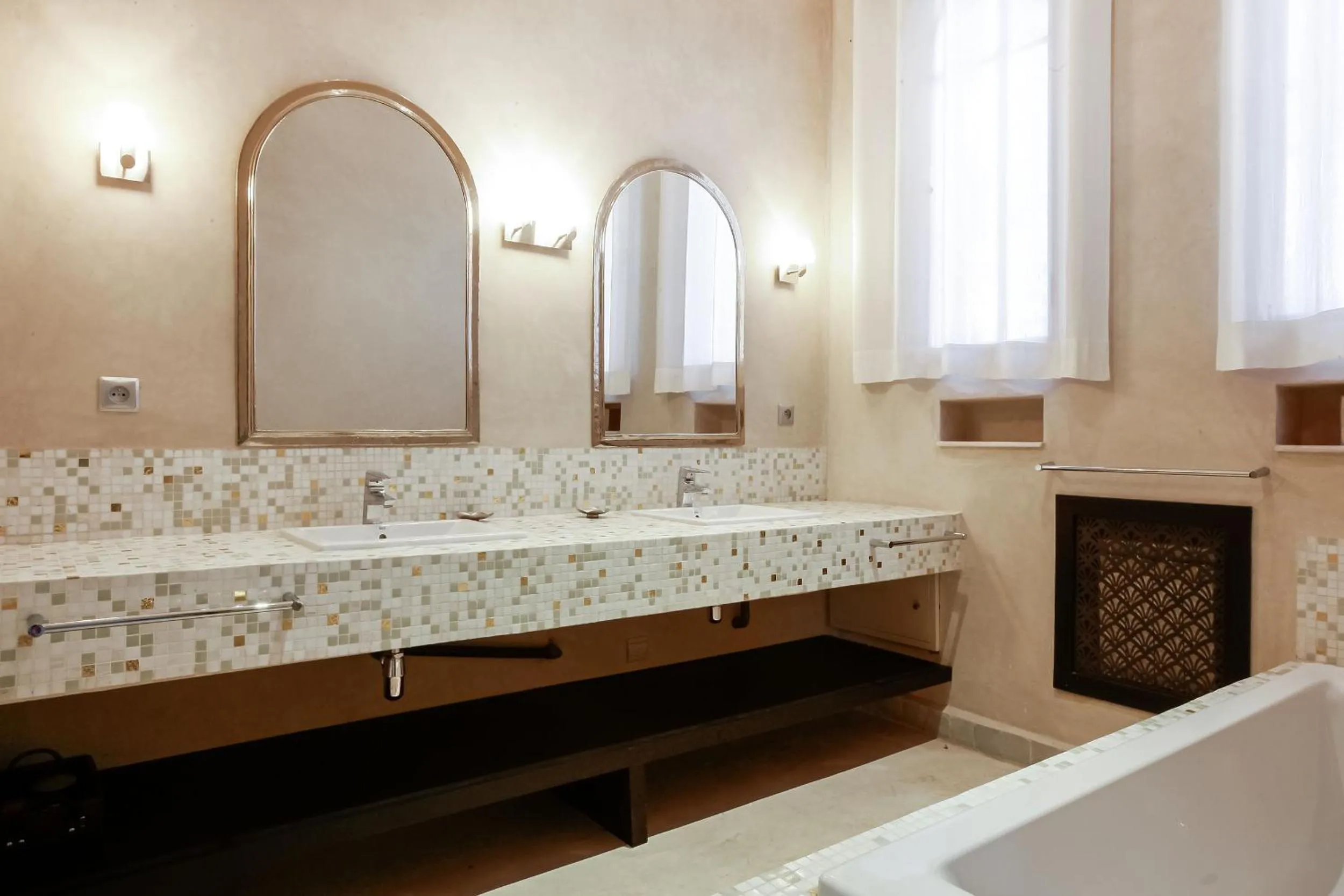 Mexance Villa with large hosting capacity, private heated pool, Fitness and SPA