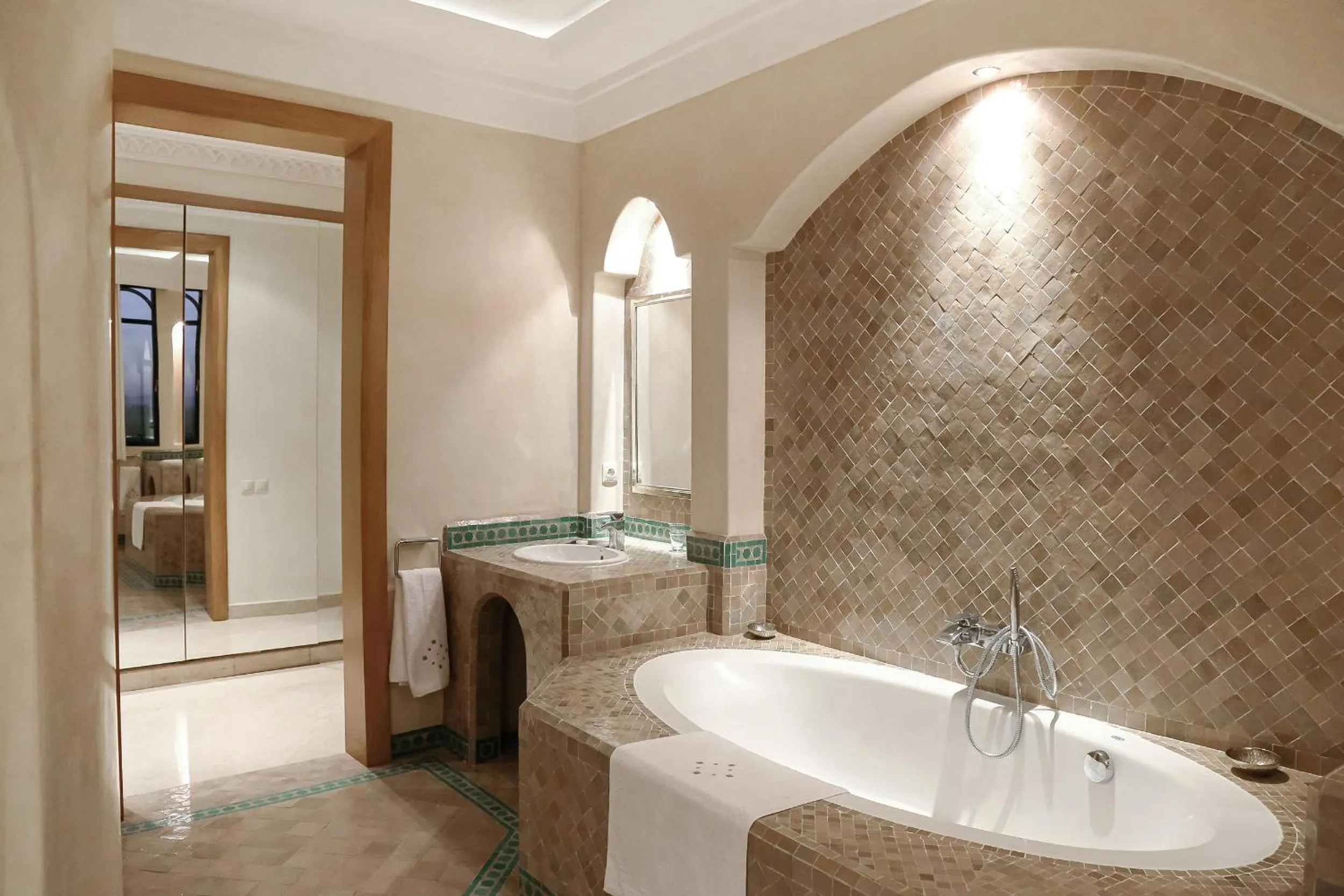 Mexance Villa with large hosting capacity, private heated pool, Fitness and SPA