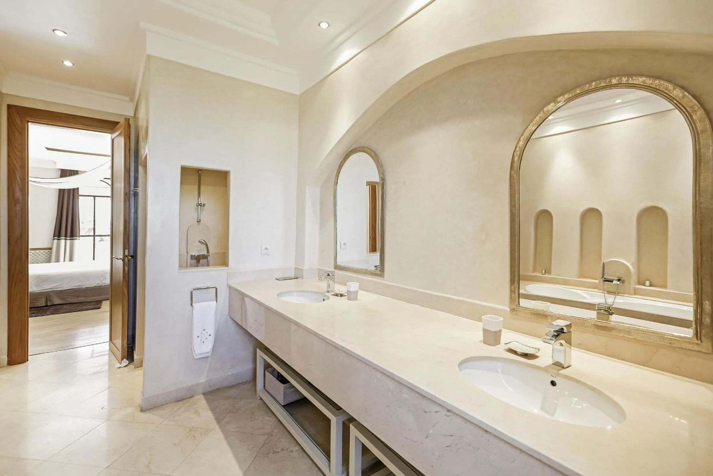 Mexance Villa with large hosting capacity, private heated pool, Fitness and SPA