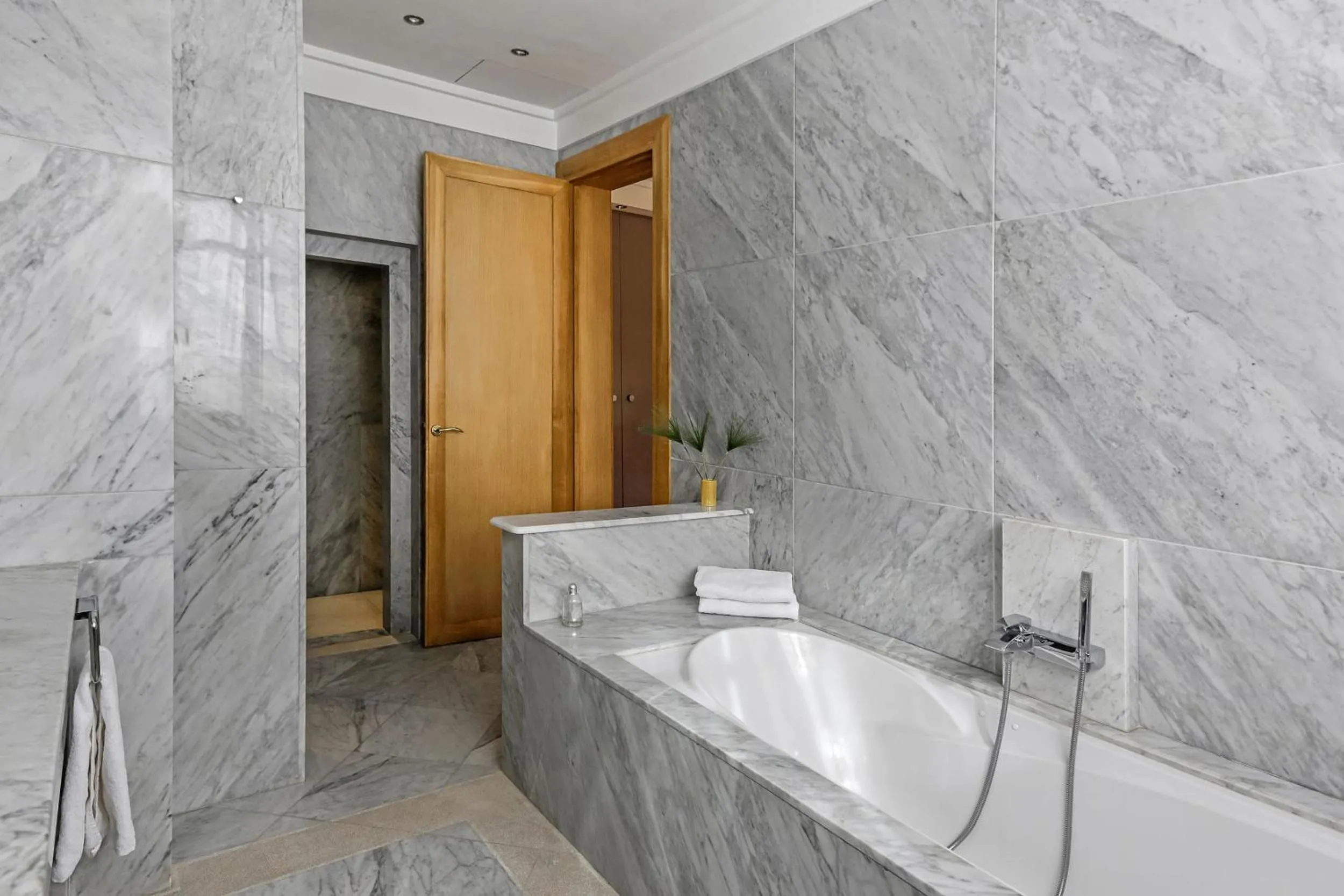 Mexance Villa with large hosting capacity, private heated pool, Fitness and SPA