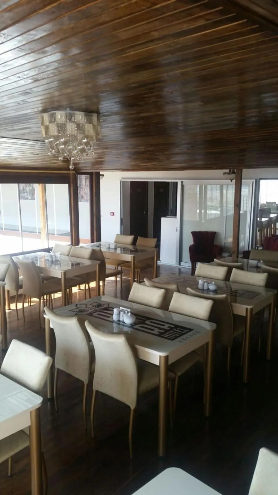 Restaurant/places to eat in Hotel Ankatra