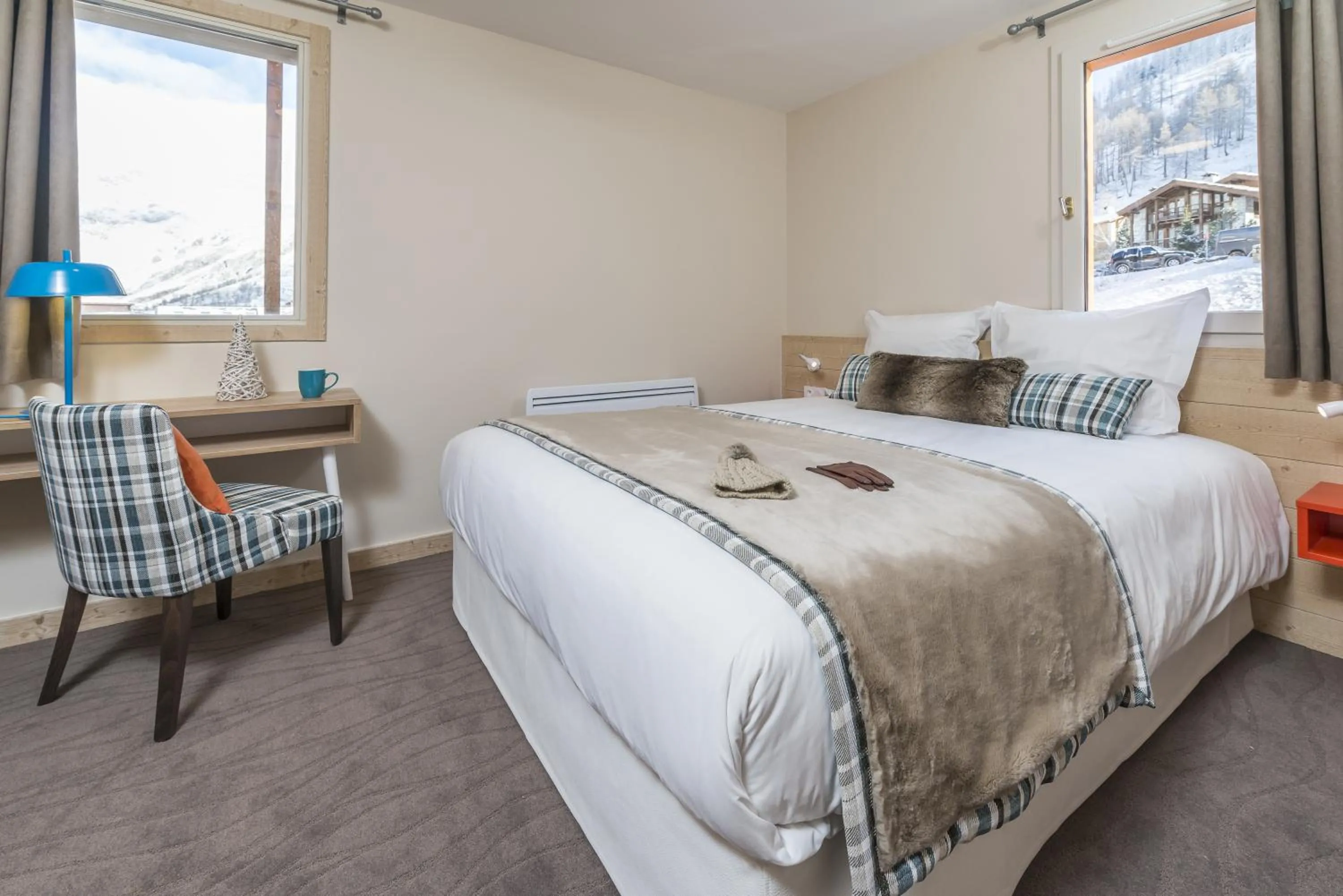 Bedroom, Bed in Les Chalets Du Jardin Alpin