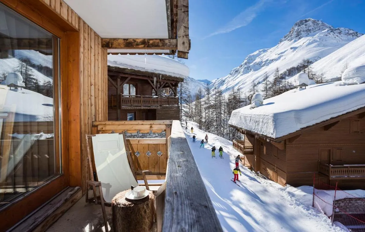 Skiing in Les Chalets Du Jardin Alpin