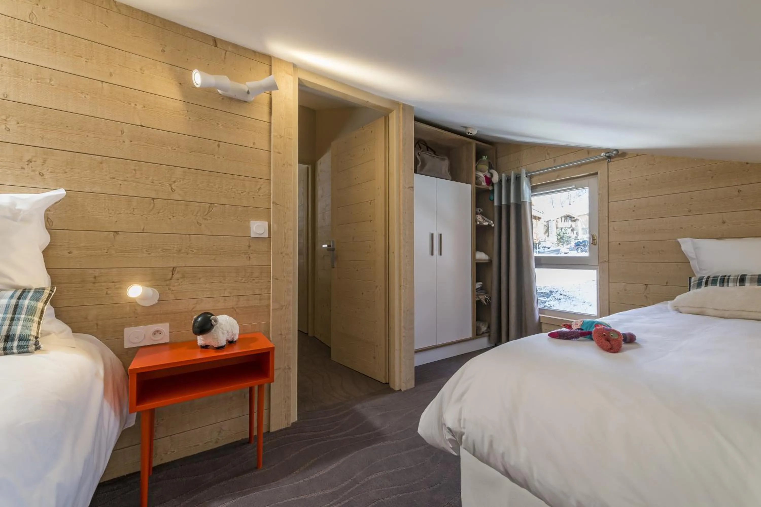 Bedroom, Bed in Les Chalets Du Jardin Alpin