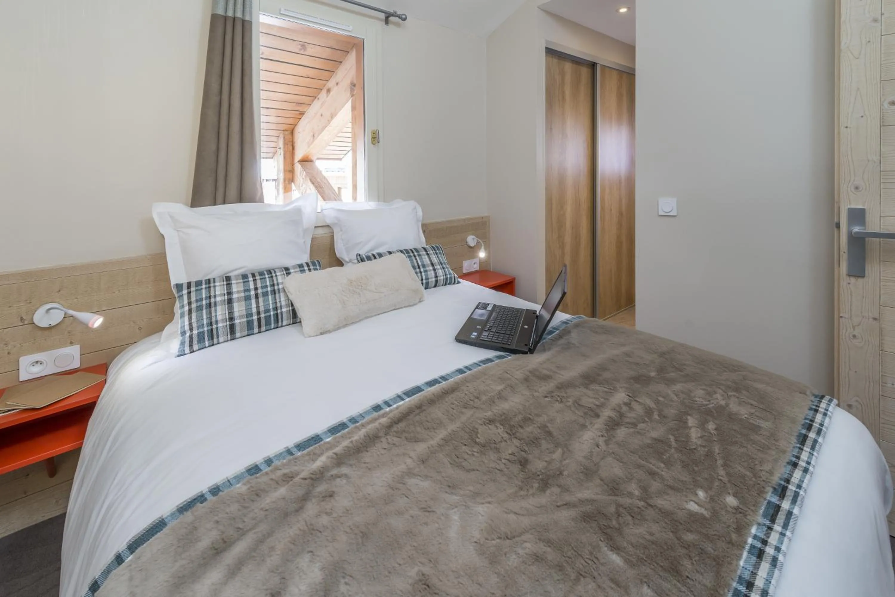 Bedroom, Bed in Les Chalets Du Jardin Alpin